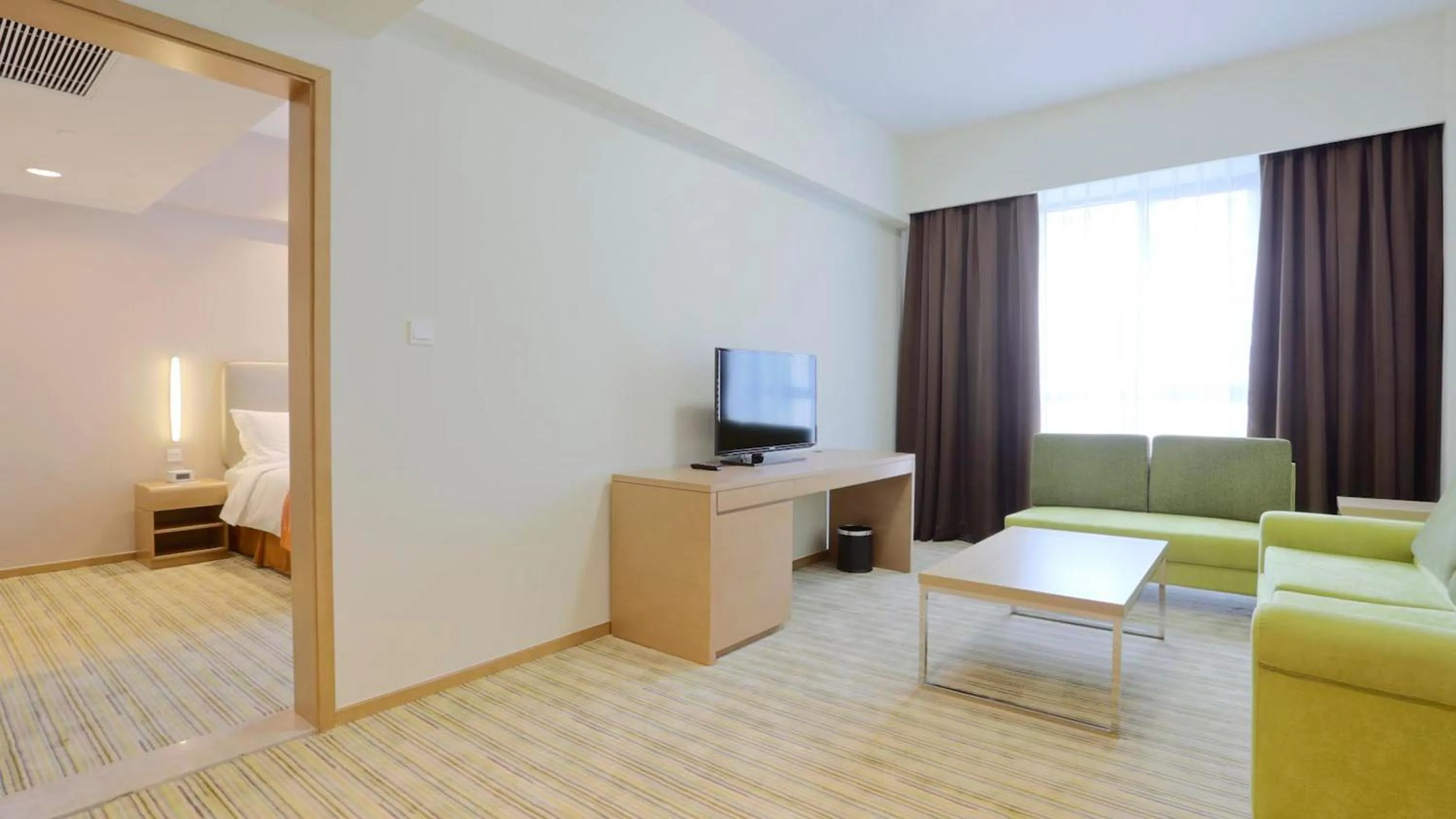 Photo of the whole room, Bed in Holiday Inn Express Shanghai Gongkang by IHG
