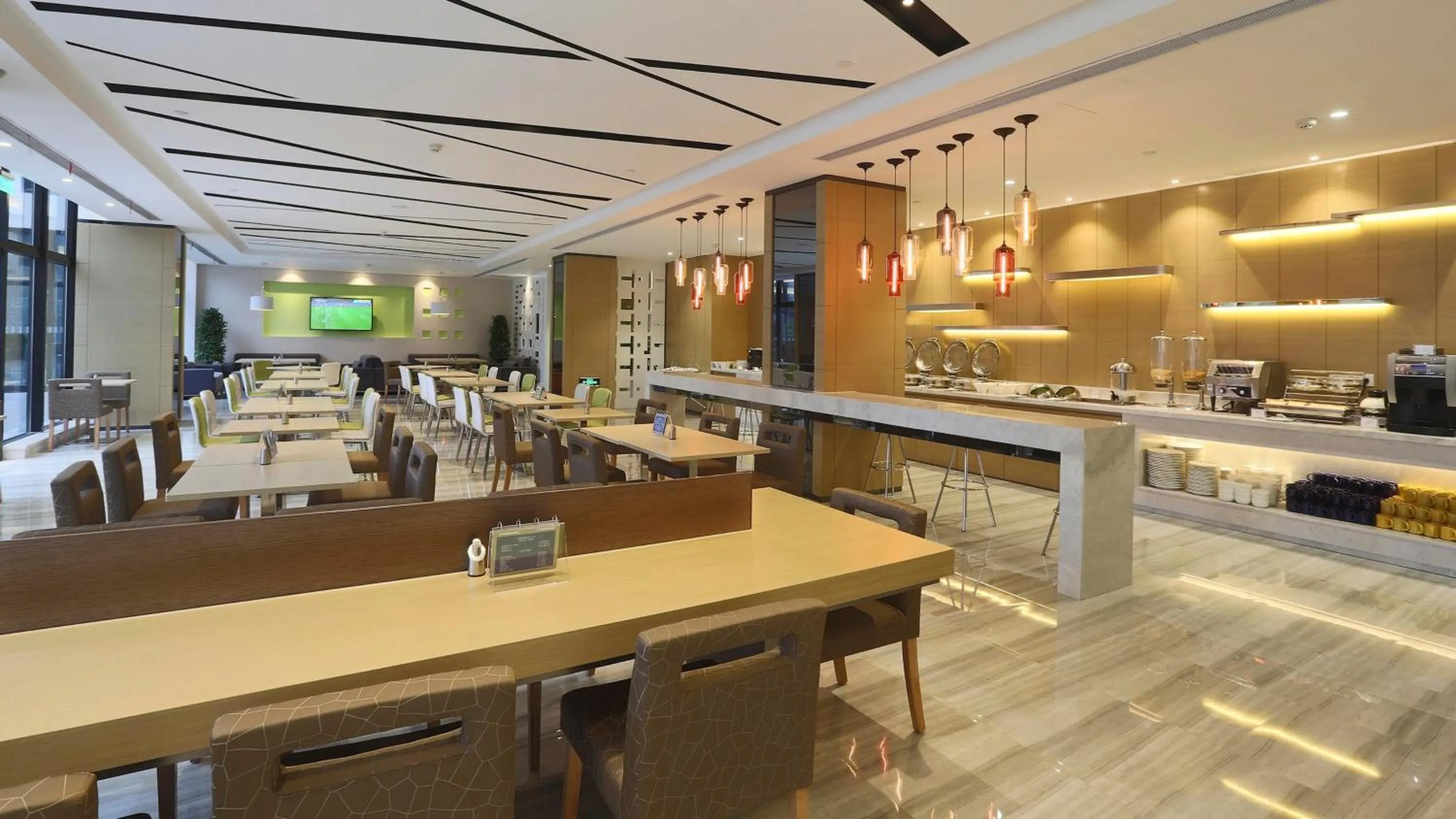 Restaurant/places to eat in Holiday Inn Express Shanghai Gongkang by IHG