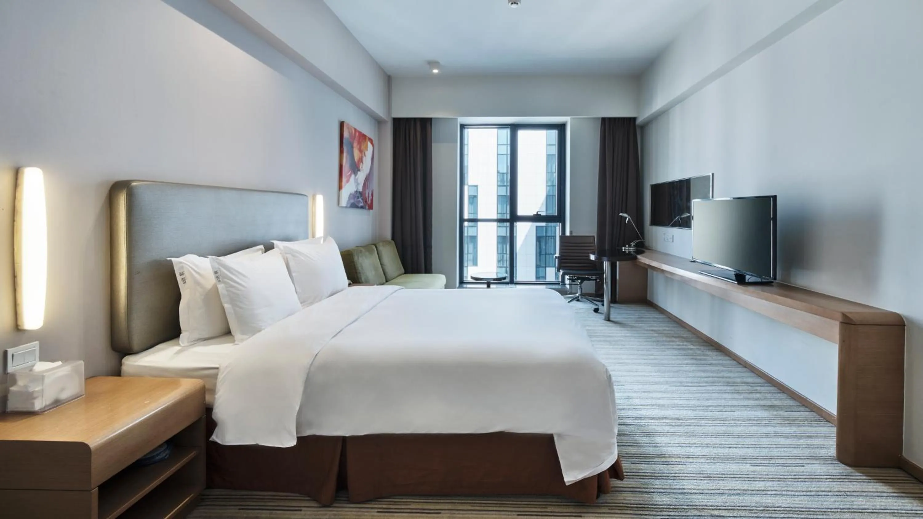 Photo of the whole room, Bed in Holiday Inn Express Shanghai Gongkang by IHG