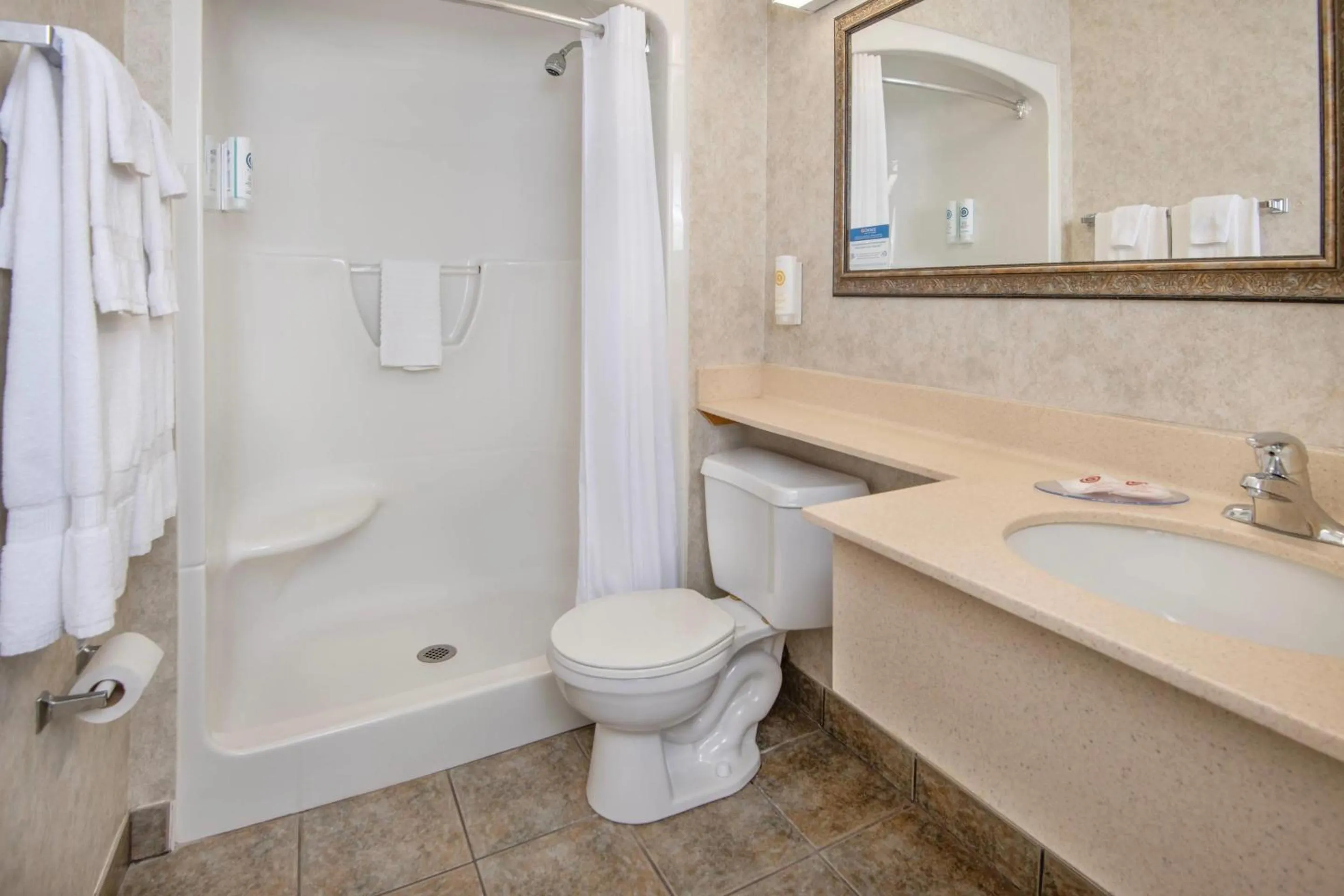 Bedroom in Comfort Inn & Suites Thousand Islands Harbour District