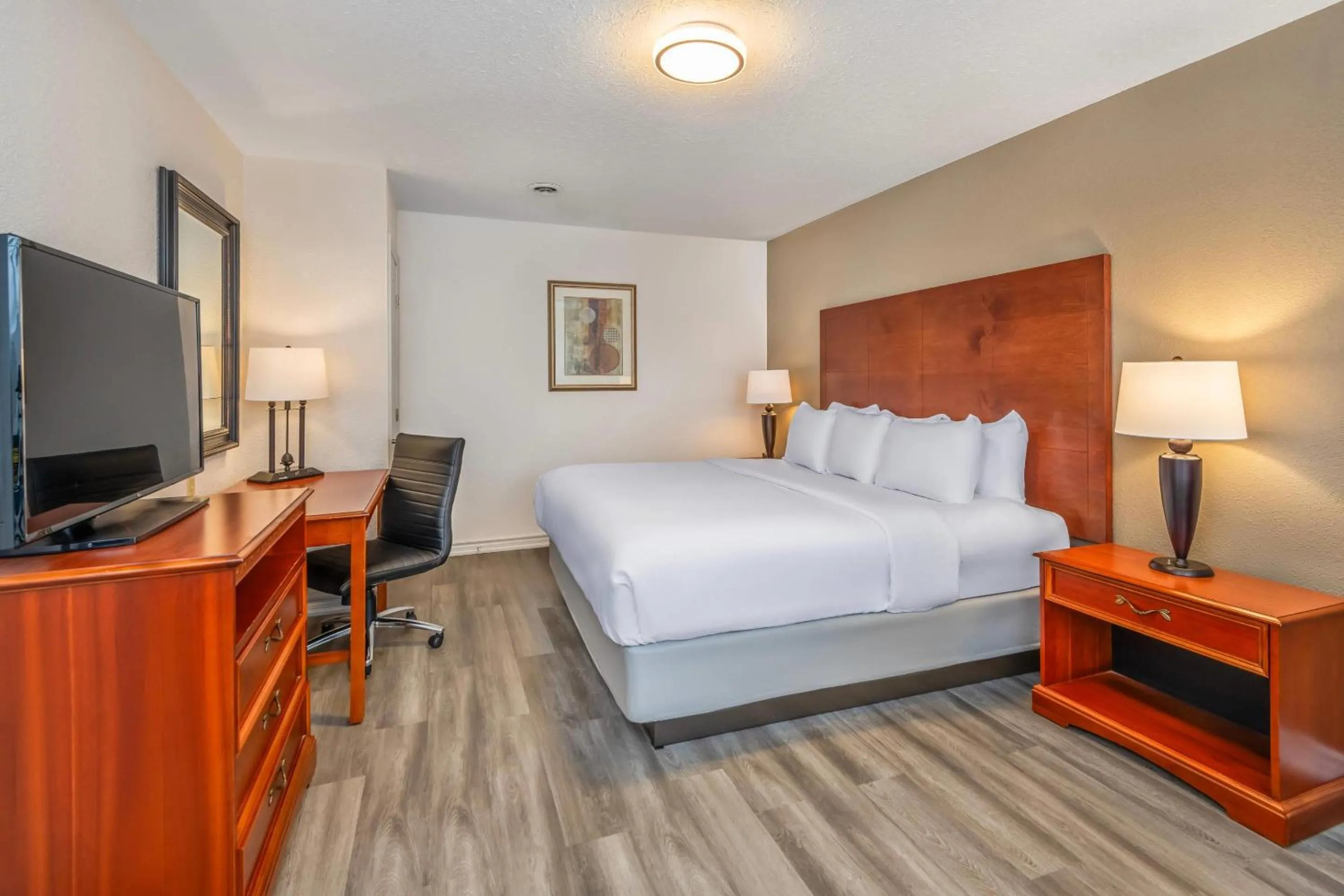 Bedroom, Bed in Comfort Inn & Suites Thousand Islands Harbour District