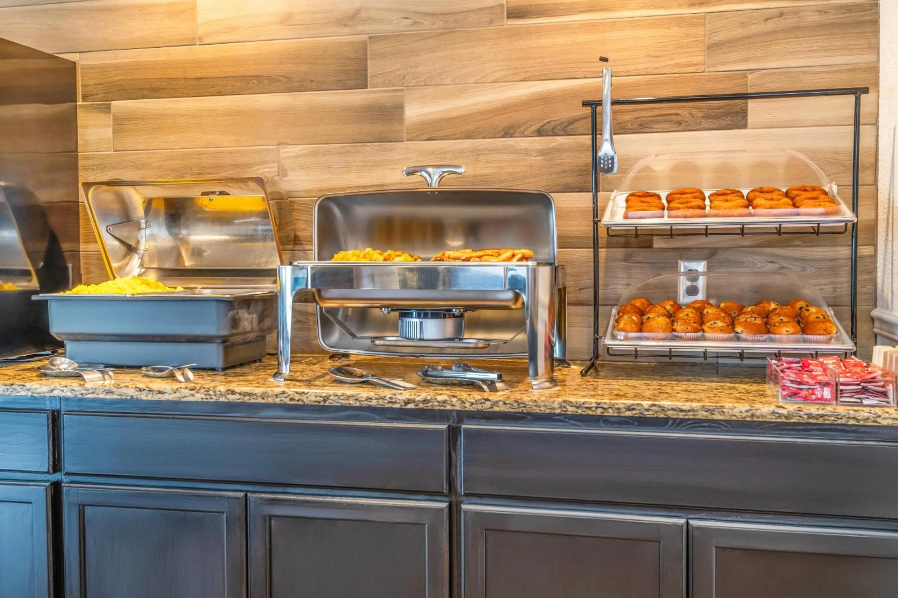 Breakfast in Comfort Inn & Suites Thousand Islands Harbour District