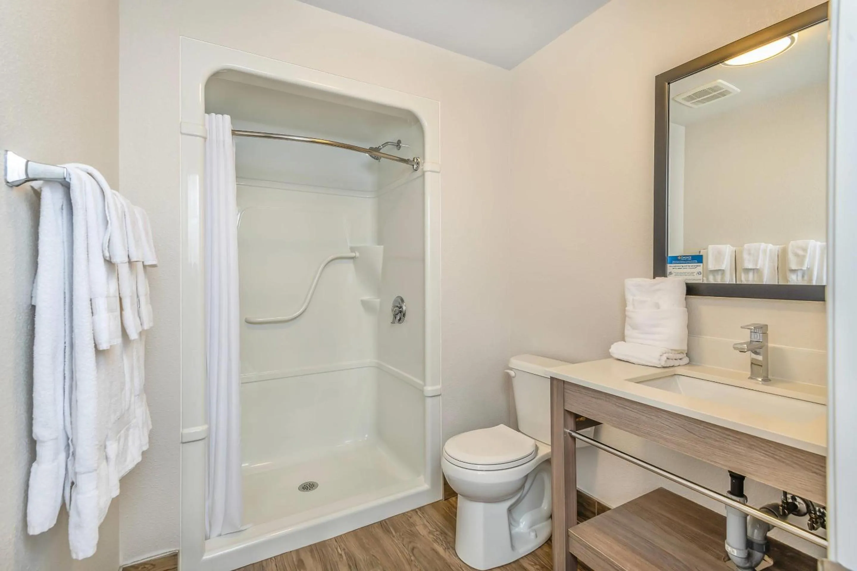 Bedroom in Comfort Inn & Suites Thousand Islands Harbour District