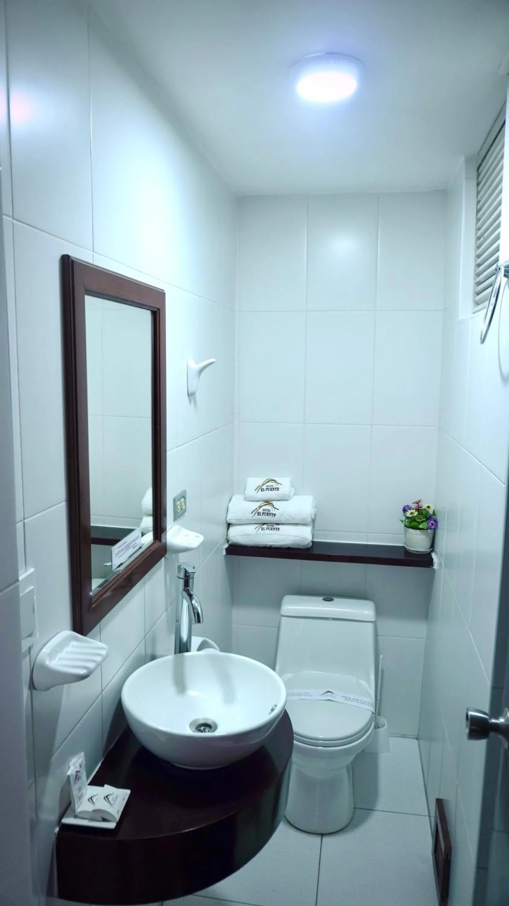 Toilet in El puente Hotel Boutique