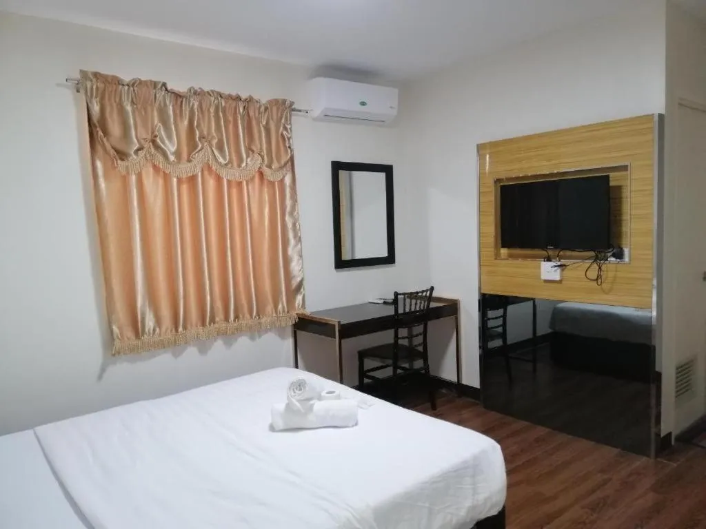 TV and multimedia, Bed in Meaco Royal Hotel - Biñan Laguna