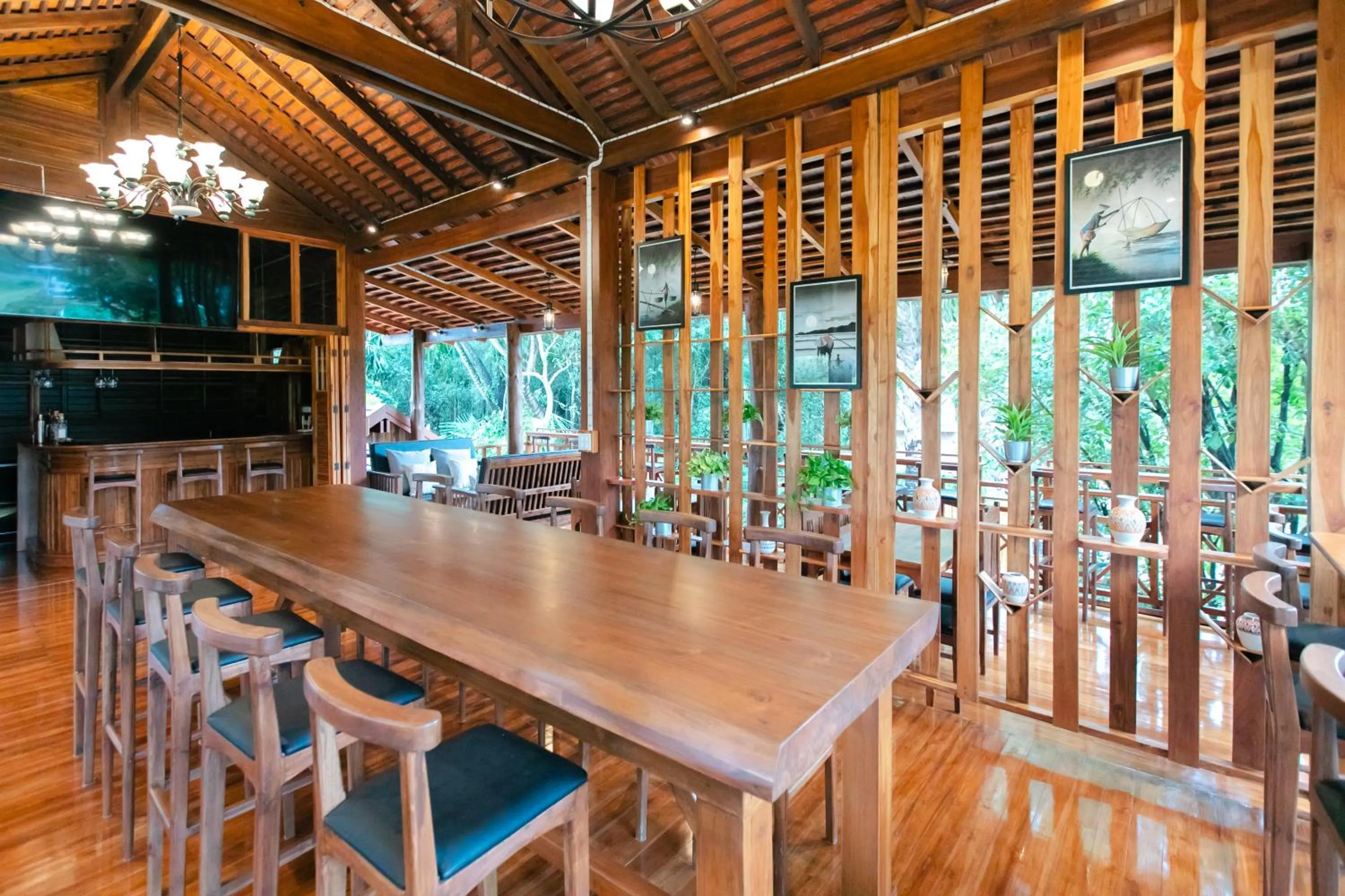 Restaurant/places to eat in Saksila Resort