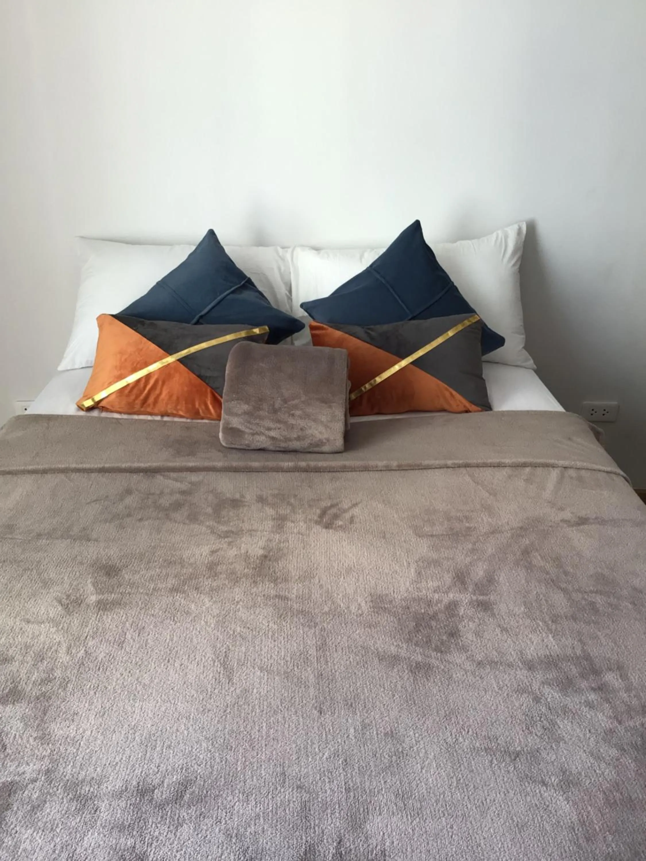 Bed in 6F Balcony View Studio Mesatierra Garden Residences