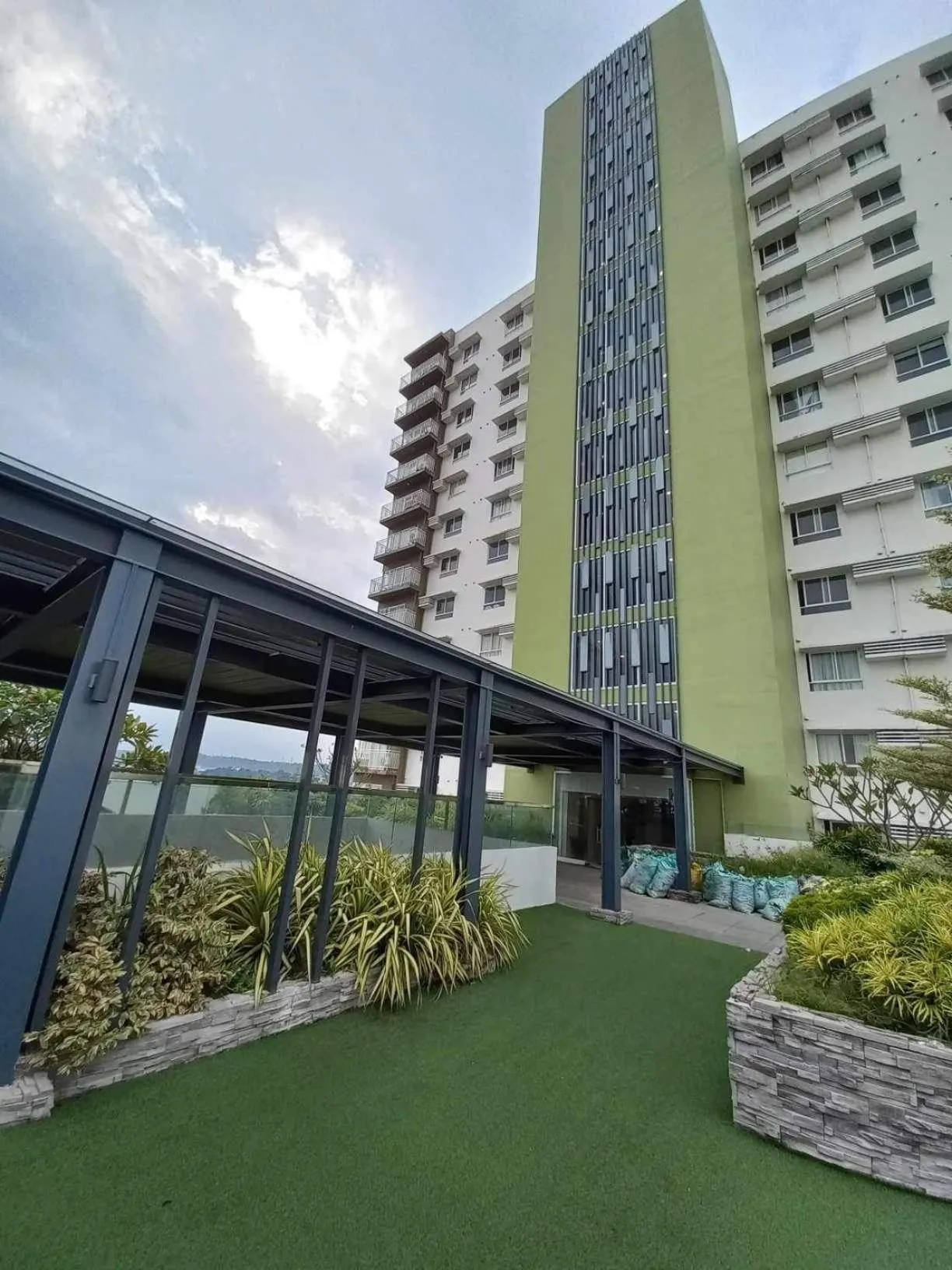 6F Balcony View Studio Mesatierra Garden Residences