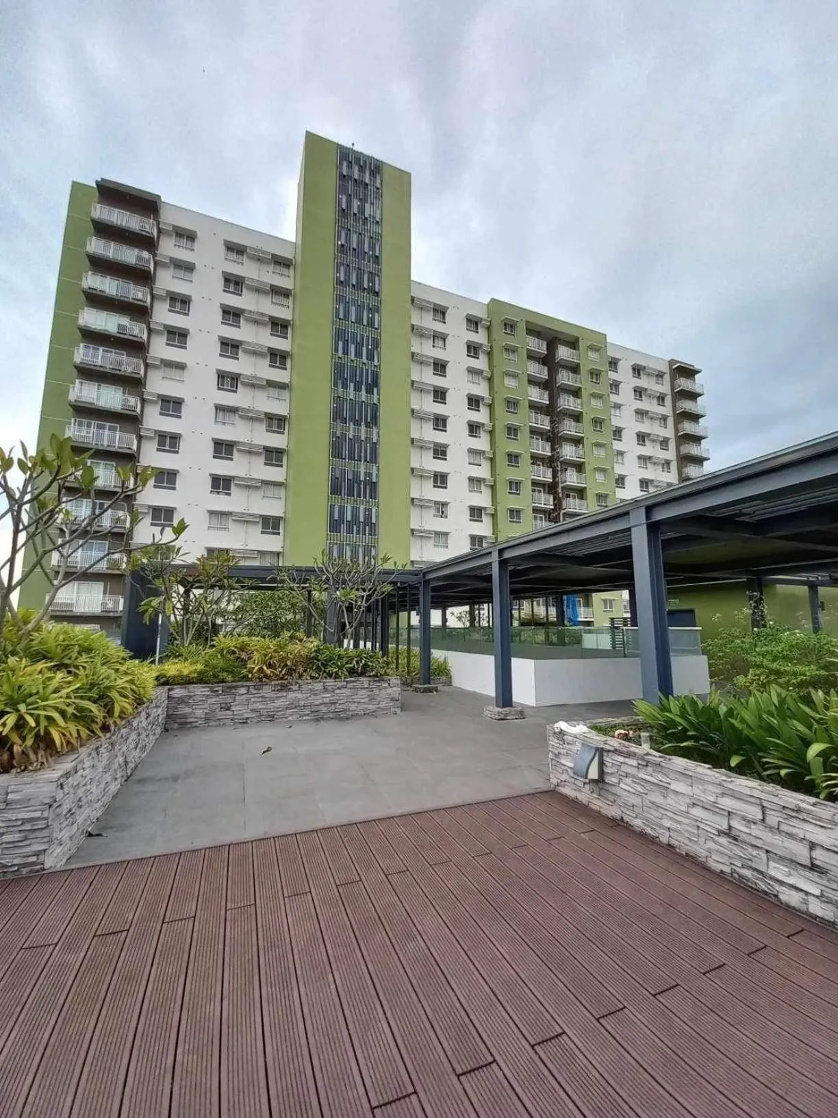 6F Balcony View Studio Mesatierra Garden Residences