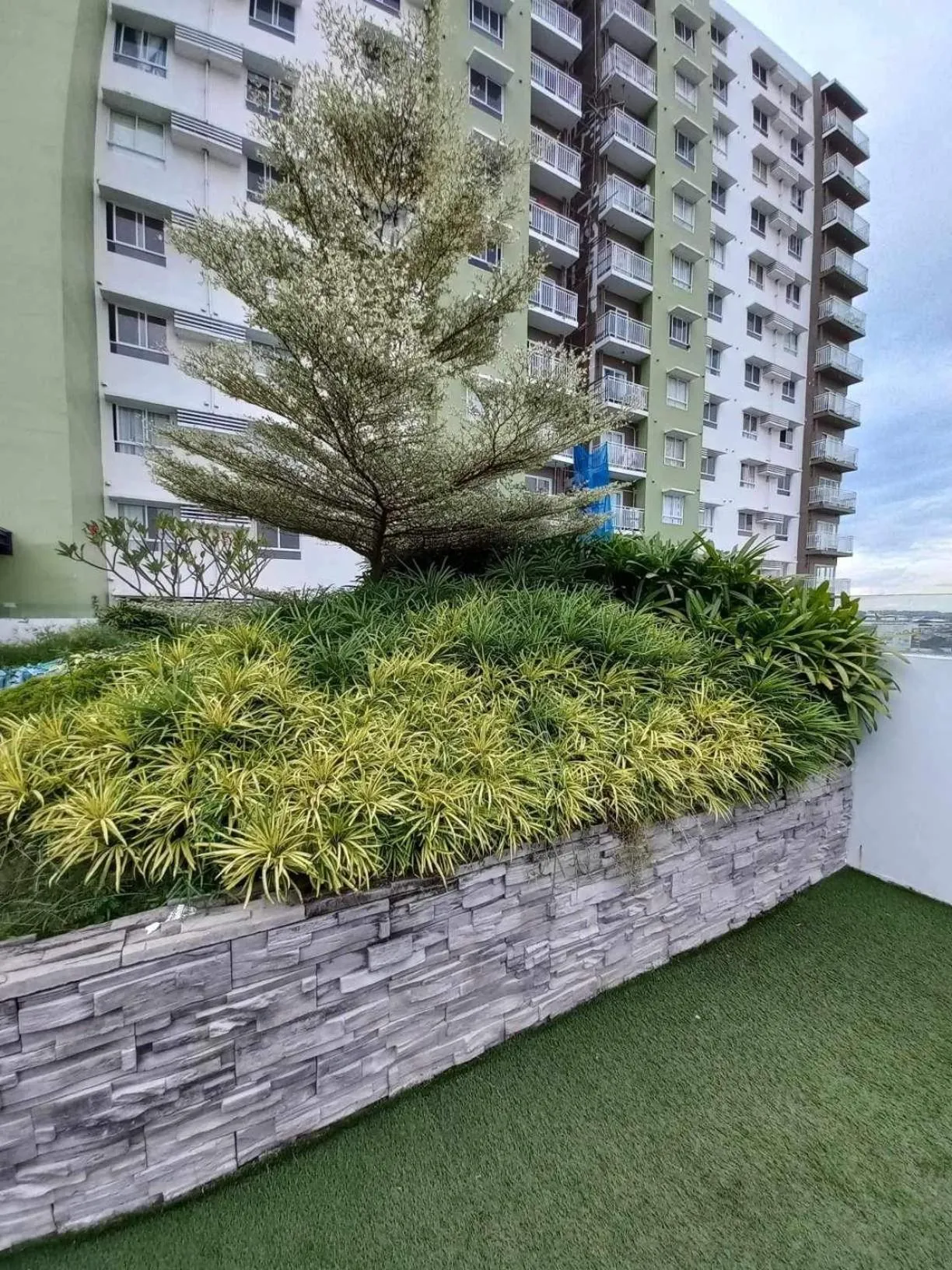 6F Balcony View Studio Mesatierra Garden Residences