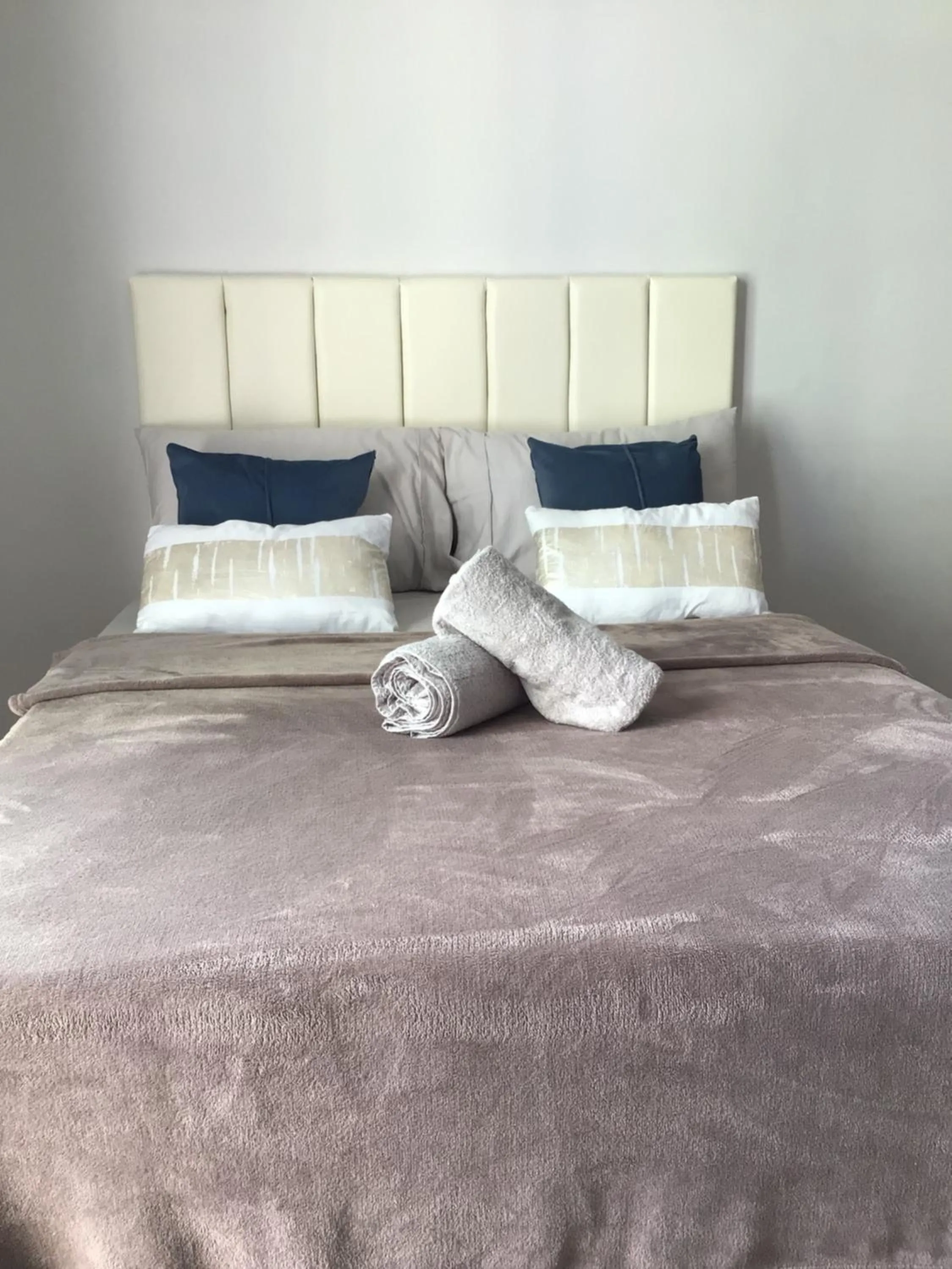 Bed in 6F Balcony View Studio Mesatierra Garden Residences