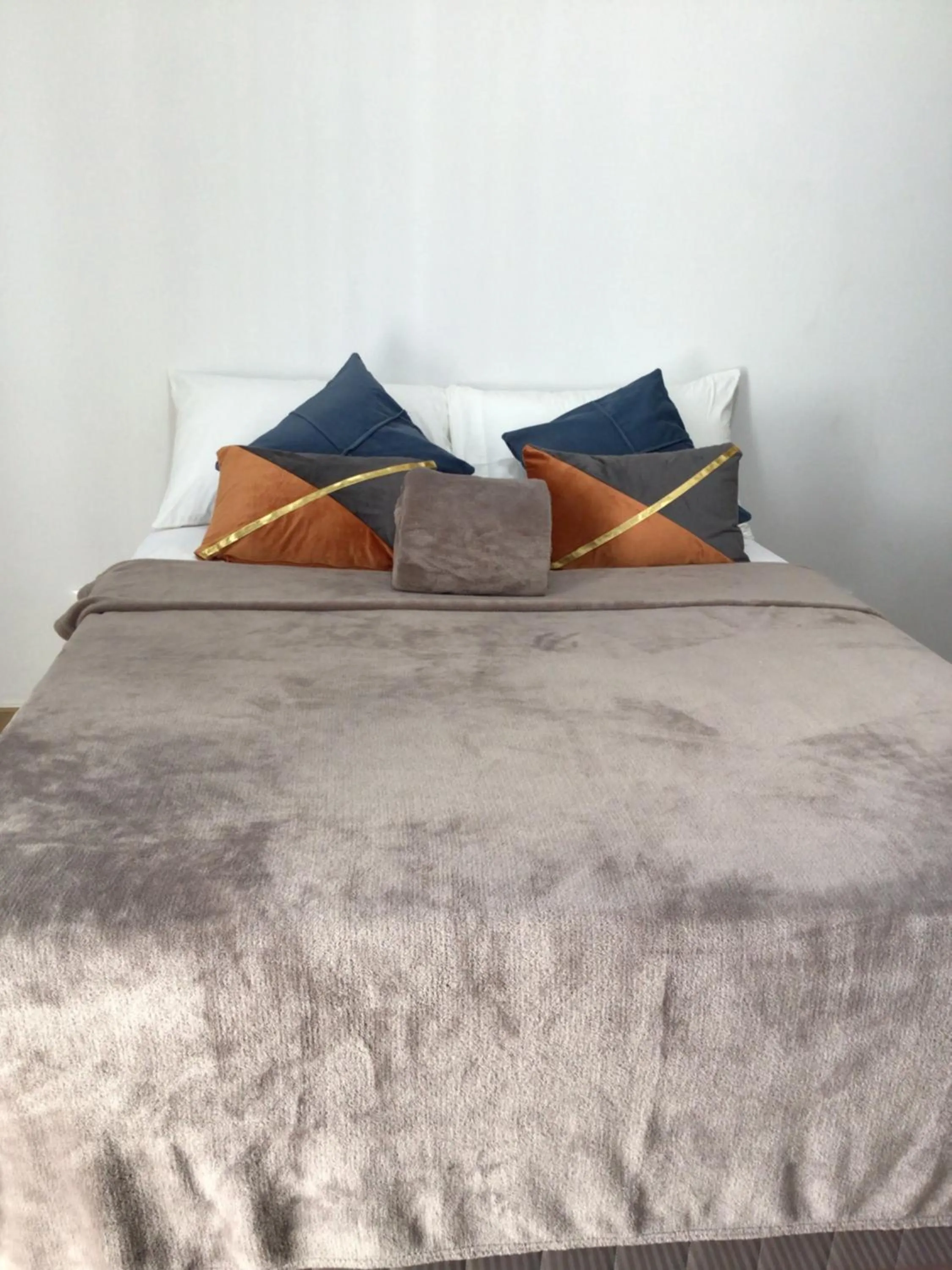 Bed in 6F Balcony View Studio Mesatierra Garden Residences