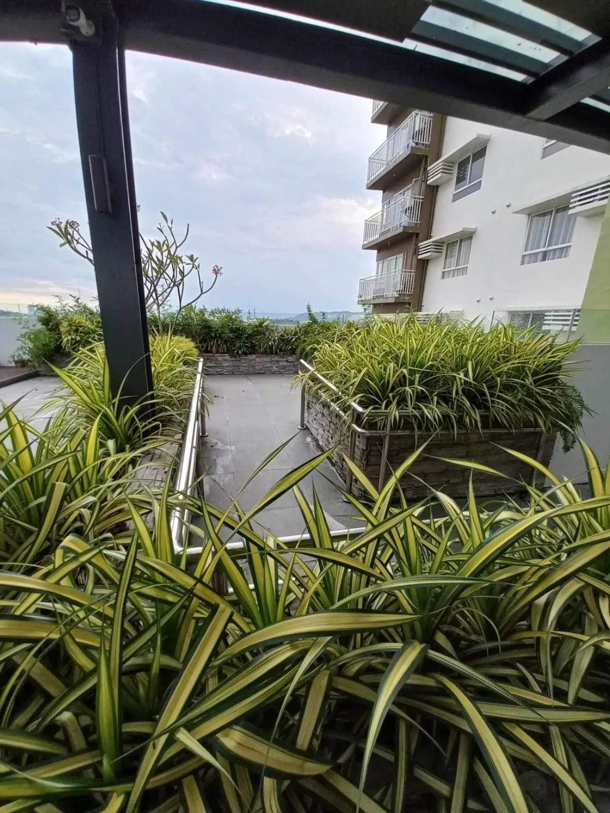6F Balcony View Studio Mesatierra Garden Residences