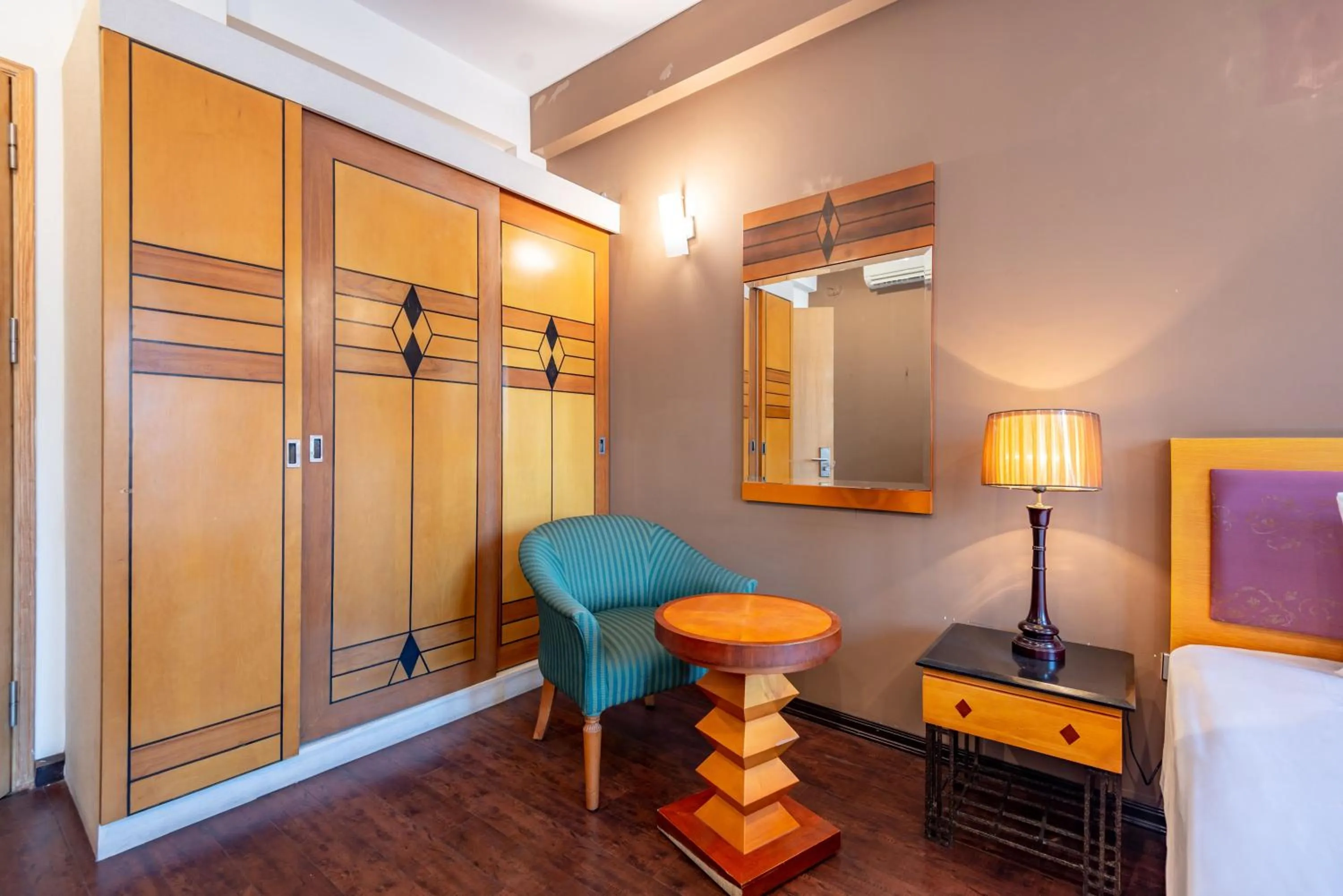 Living room in Golden Sunshine Villa Hotel and Travel