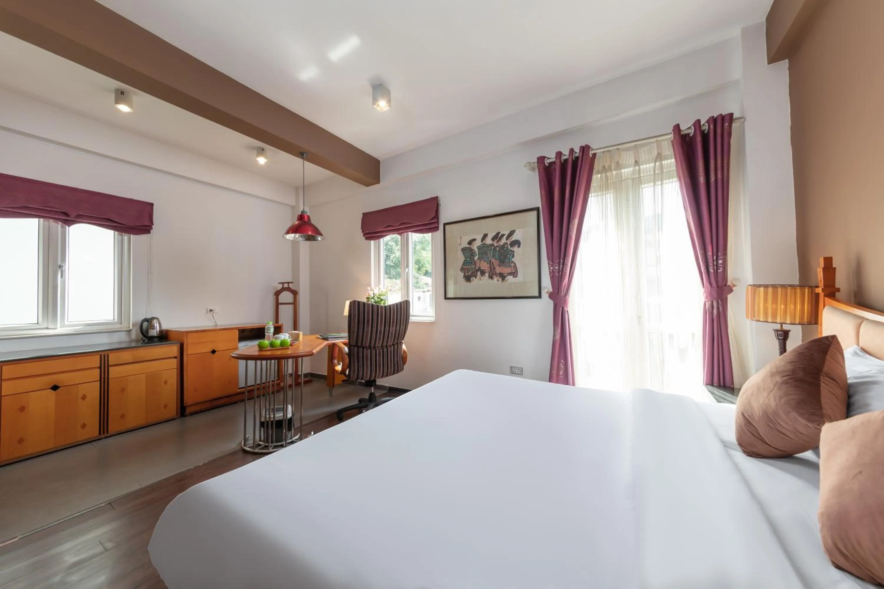 Photo of the whole room, Bed in Golden Sunshine Villa Hotel and Travel