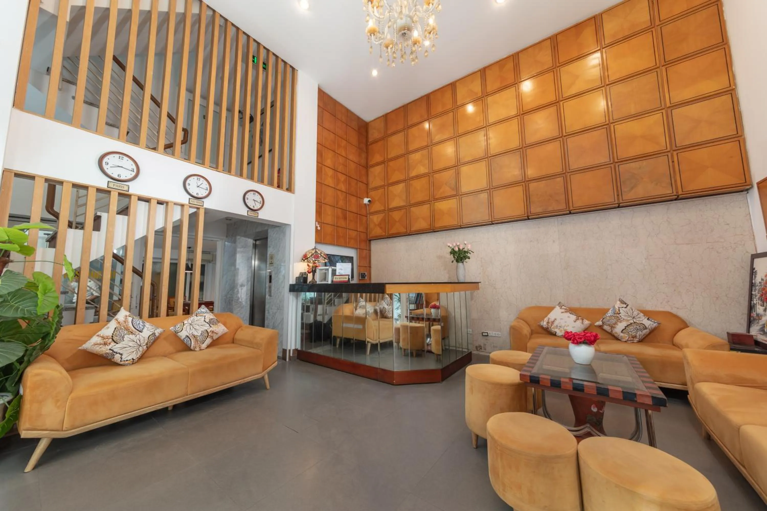 Lobby or reception in Golden Sunshine Villa Hotel and Travel