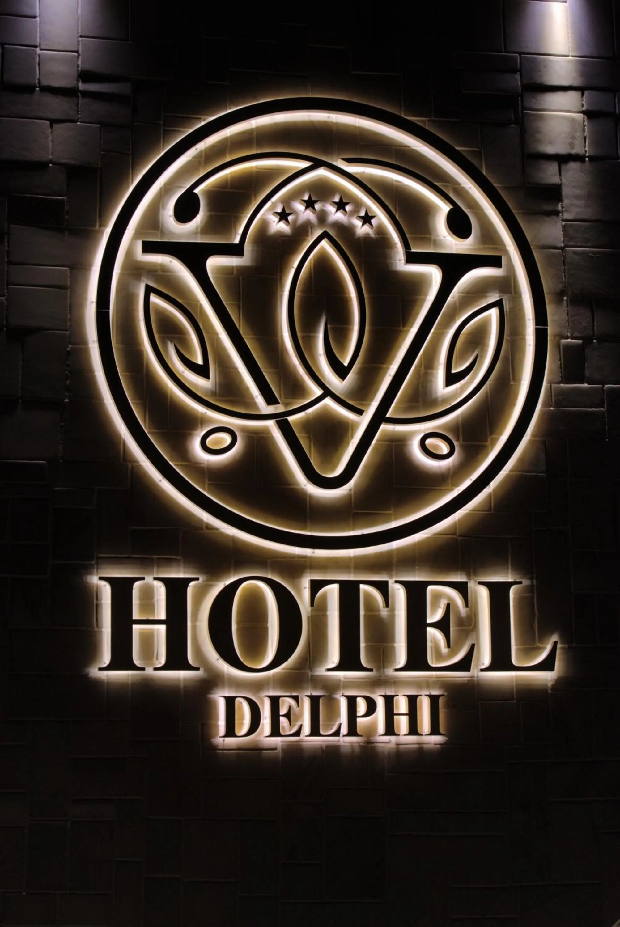 Property logo or sign in V Hotel Delphi