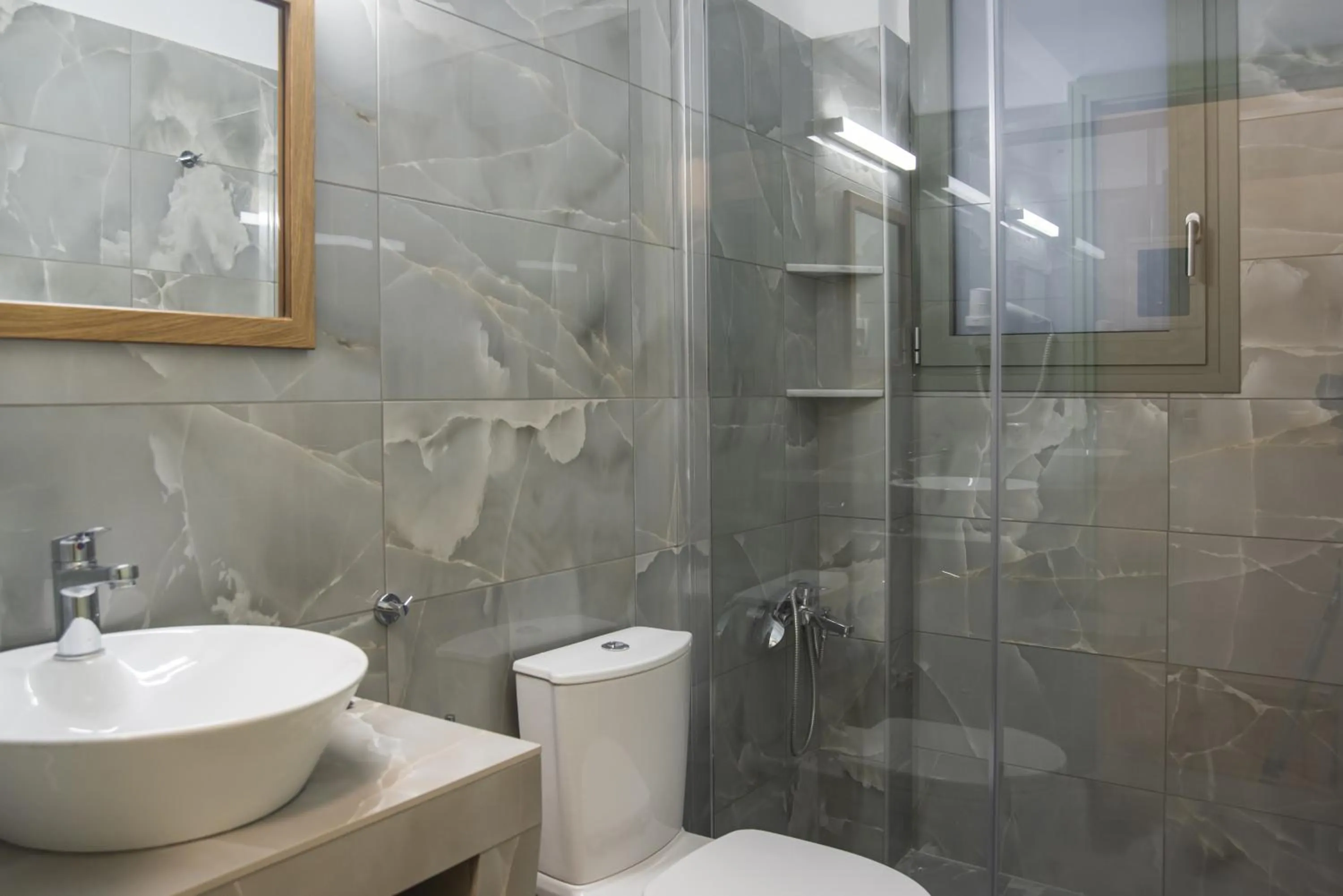 Shower in V Hotel Delphi