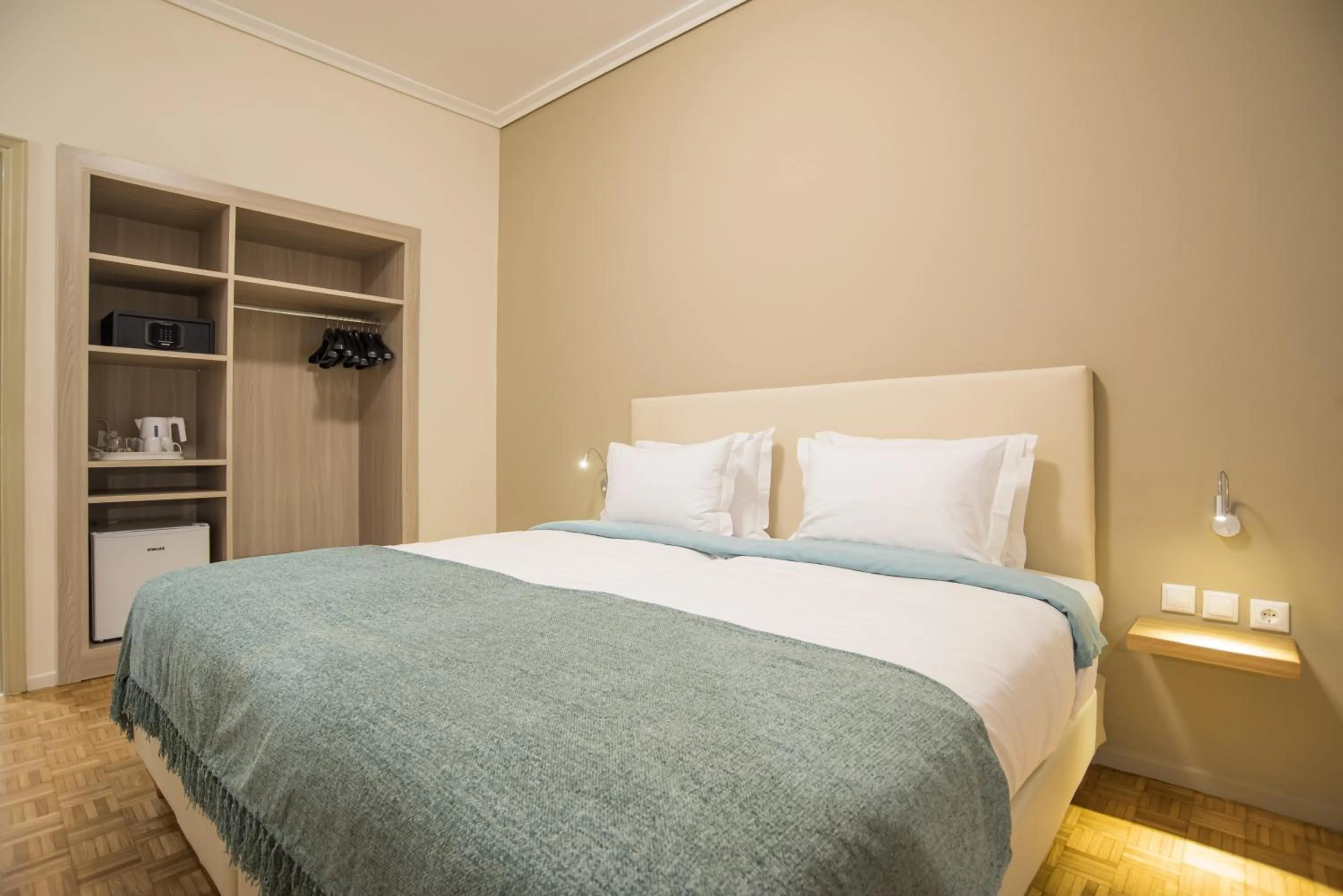 Photo of the whole room, Bed in V Hotel Delphi