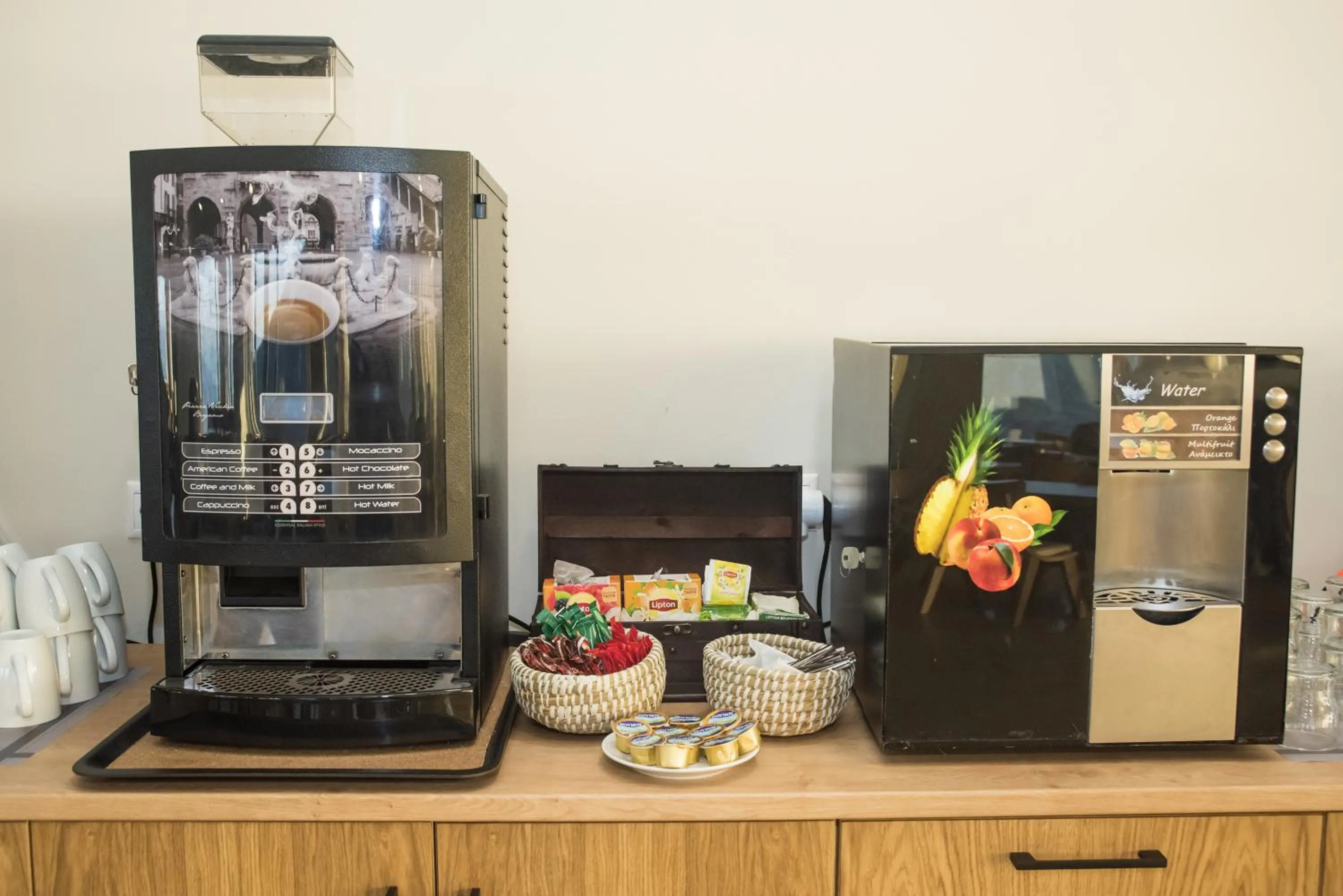 Coffee/tea facilities in V Hotel Delphi