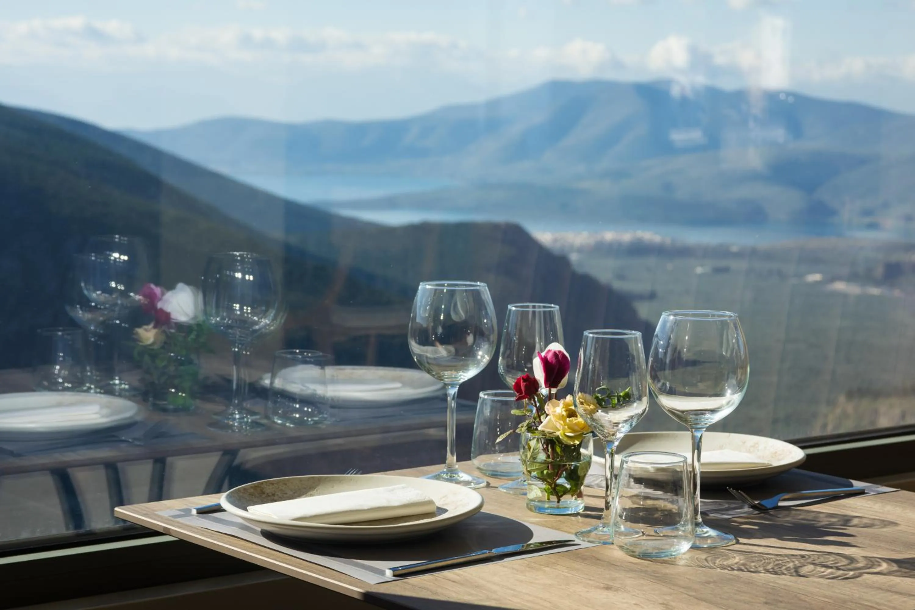 Restaurant/places to eat in V Hotel Delphi