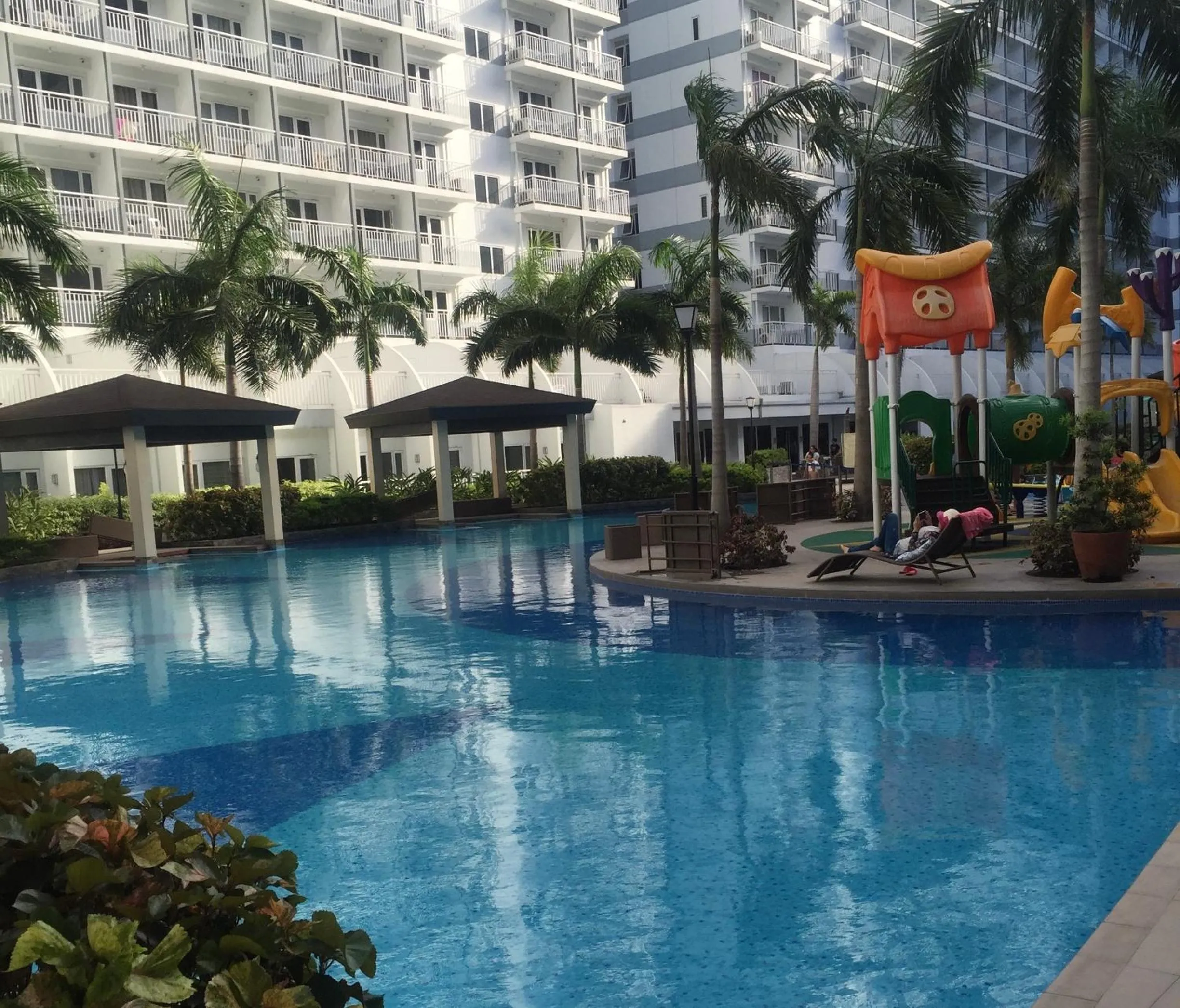 Apartment with Balcony in Shell Residences Mall of Asia Pasay