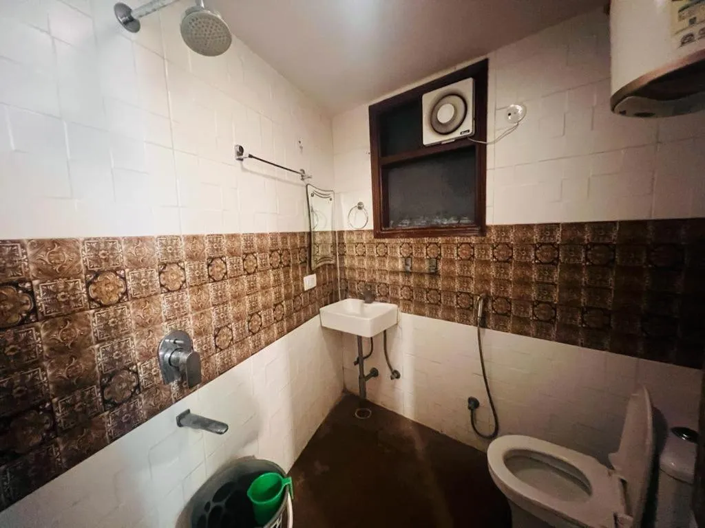 Shower in Hotel Pratap Heights