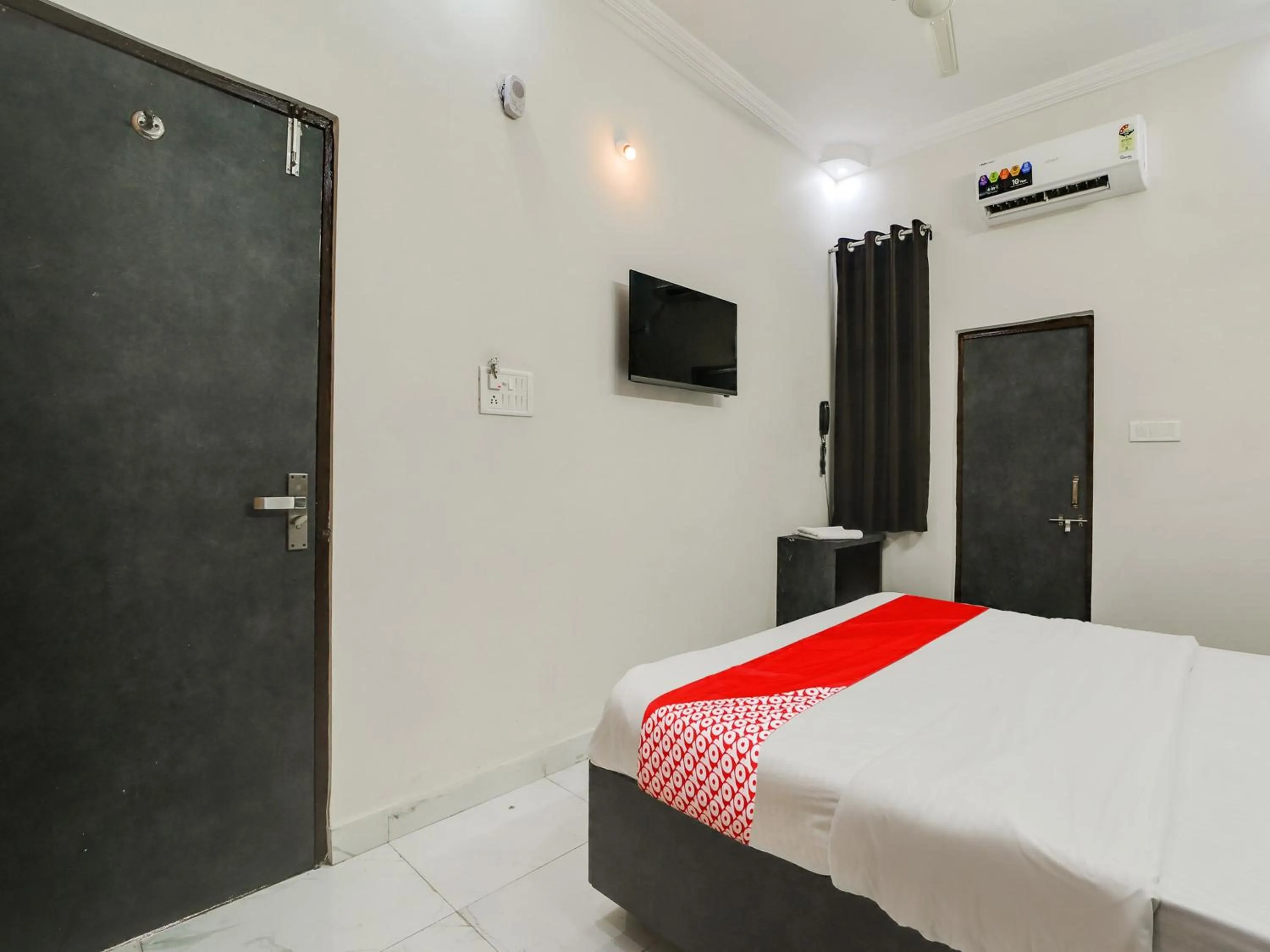 Bedroom, Bed in Hotel O Relax Inn