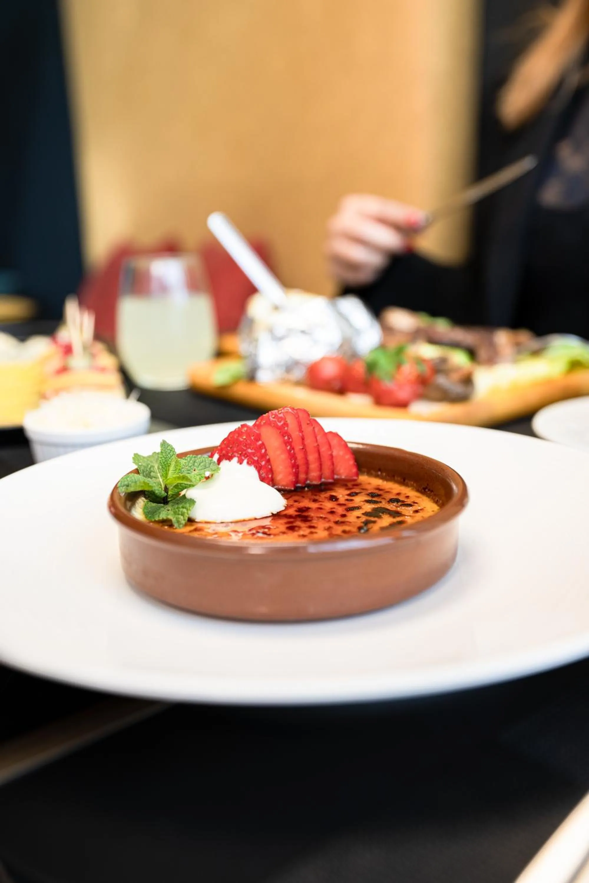 Food and drinks in Fourteen Hotel Ain Sebaa