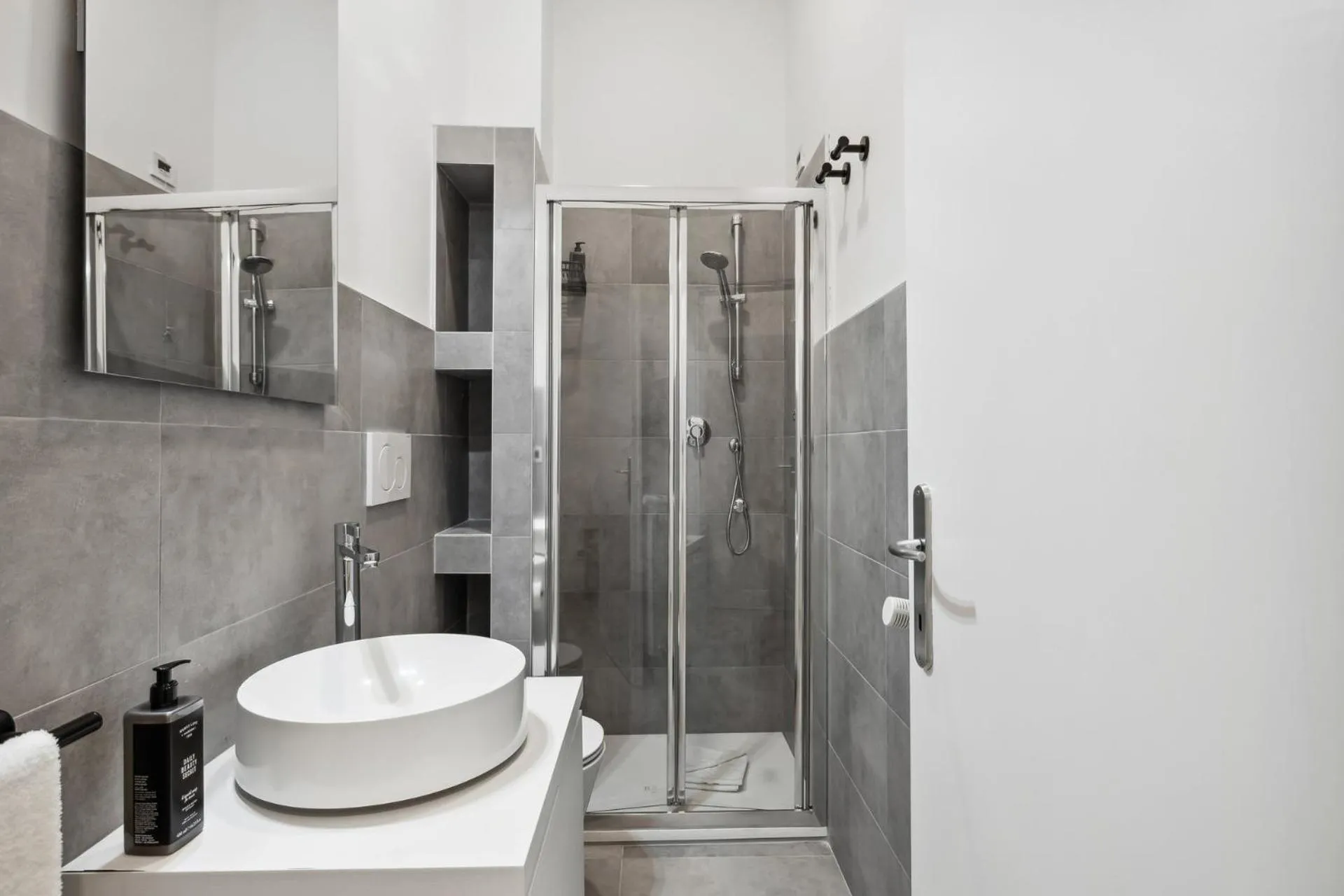 Shower in Limehome Rome via dei Reti