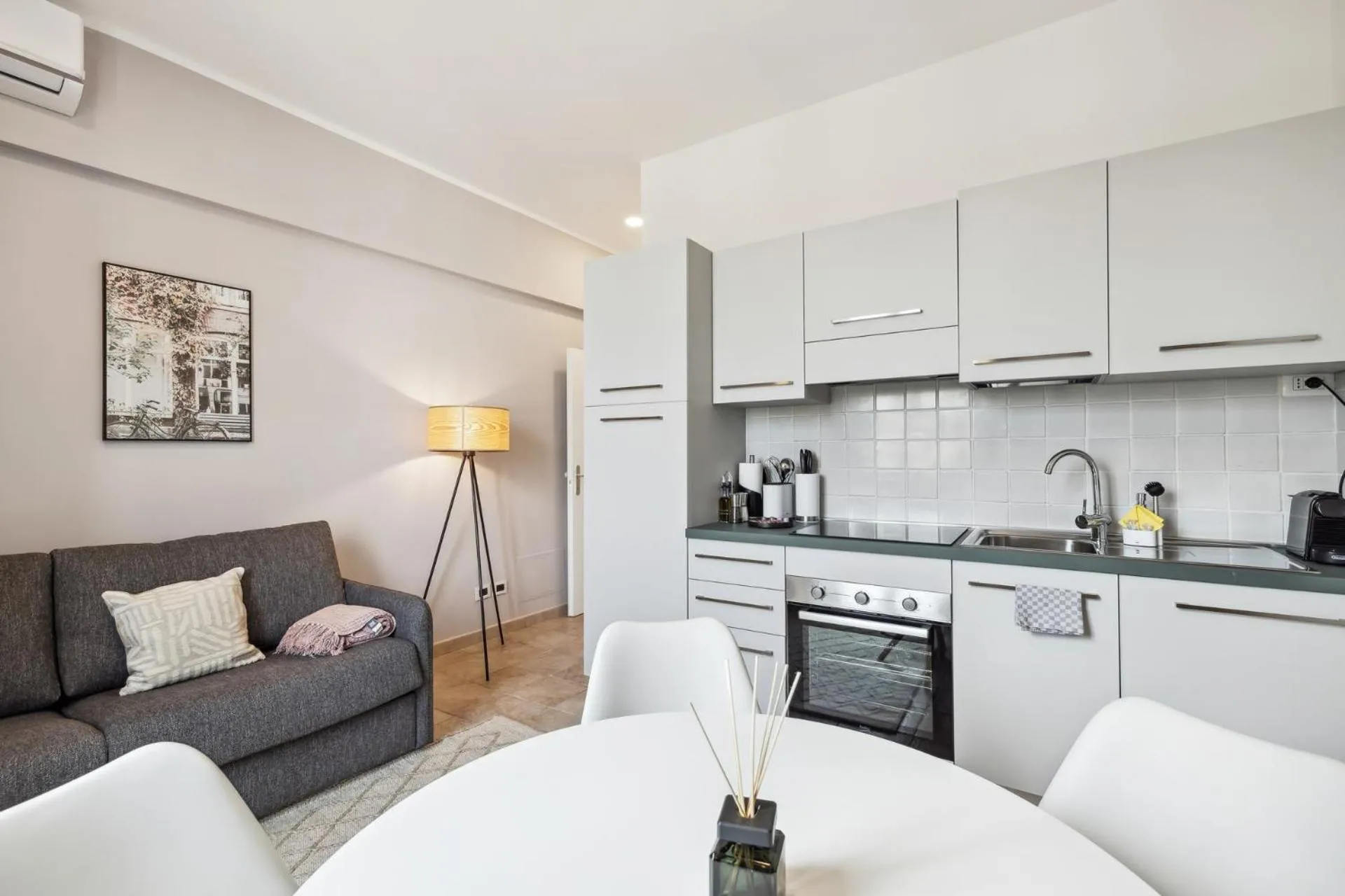 Coffee/tea facilities in Limehome Rome via dei Reti