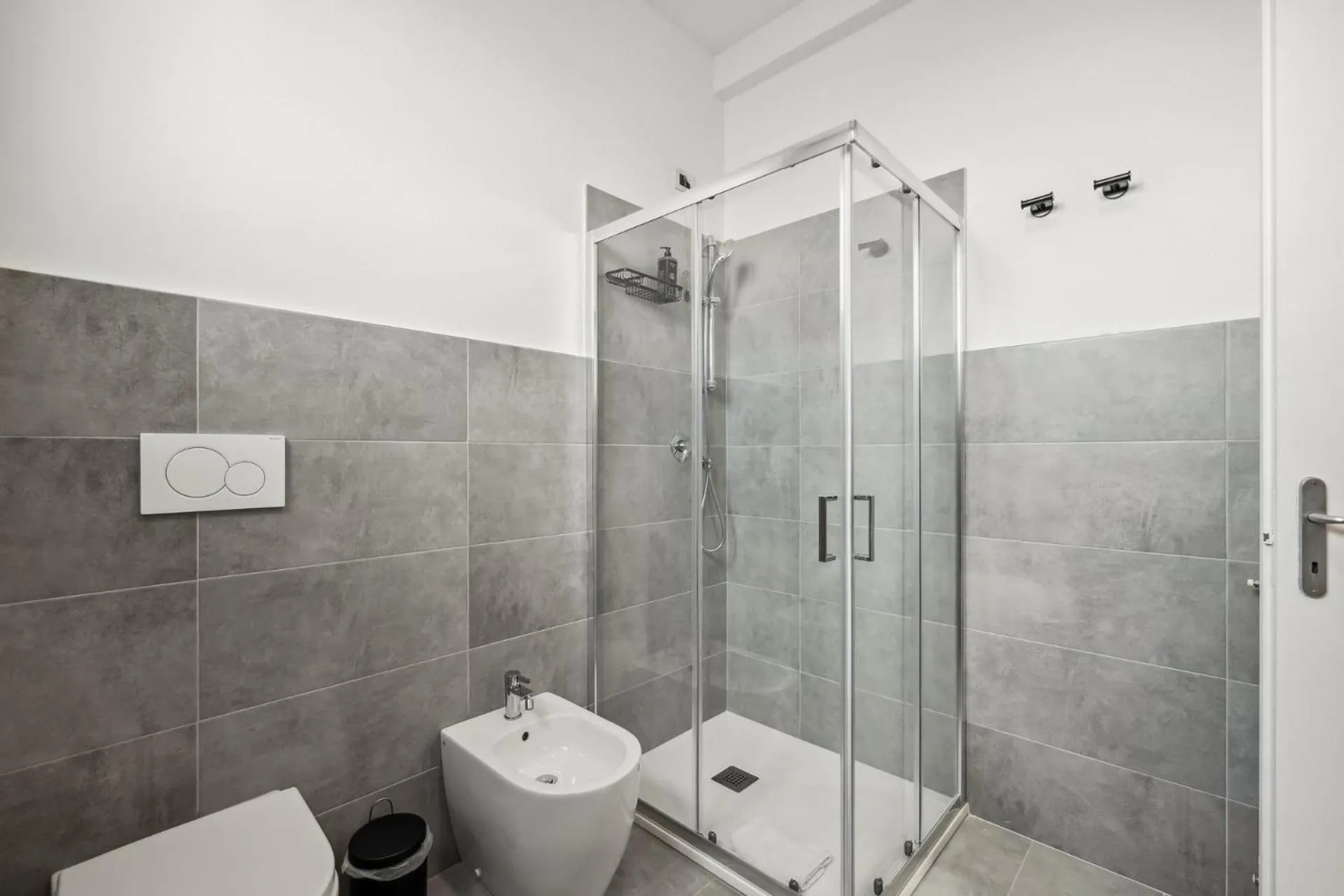 Shower in Limehome Rome via dei Reti