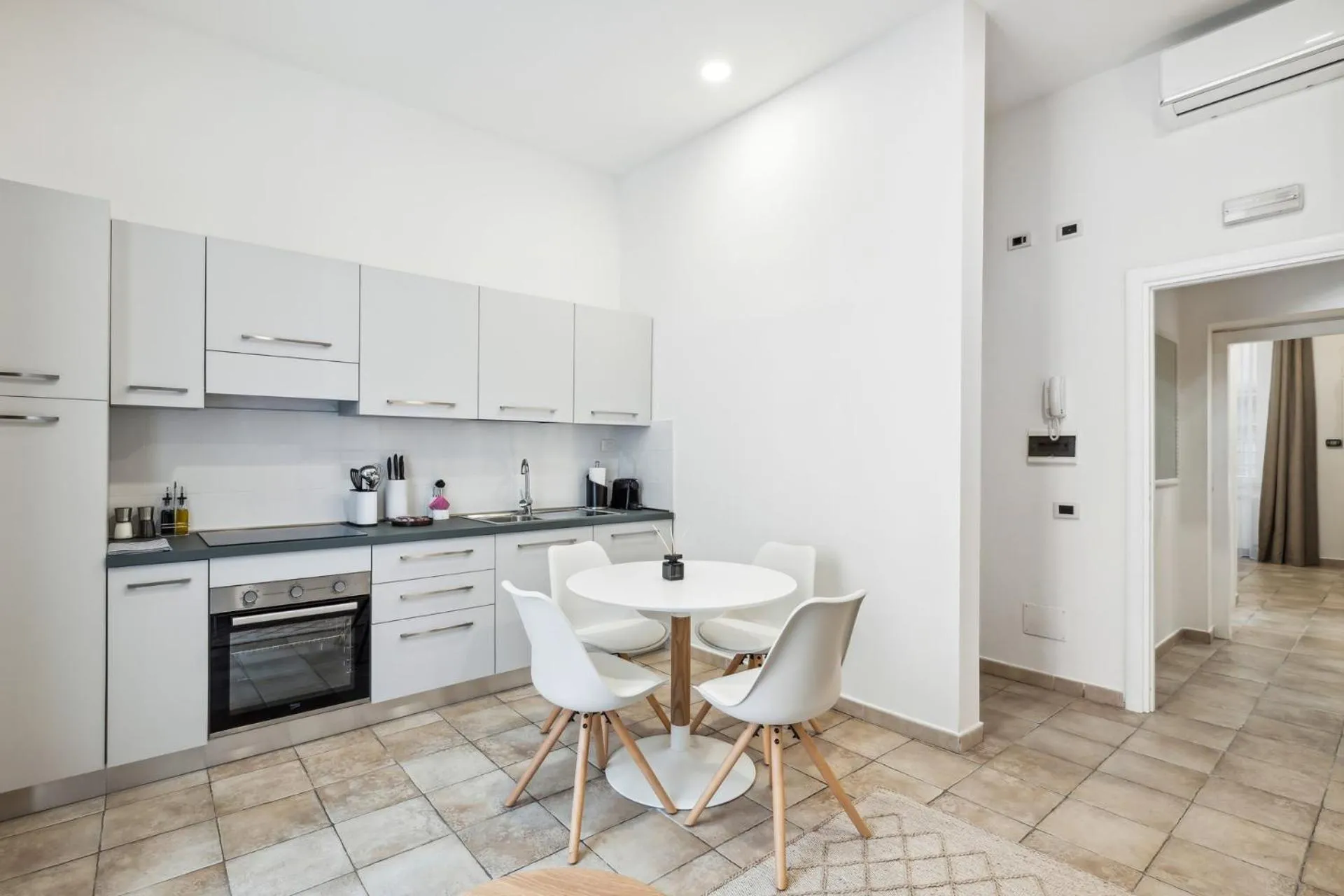 Coffee/tea facilities in Limehome Rome via dei Reti