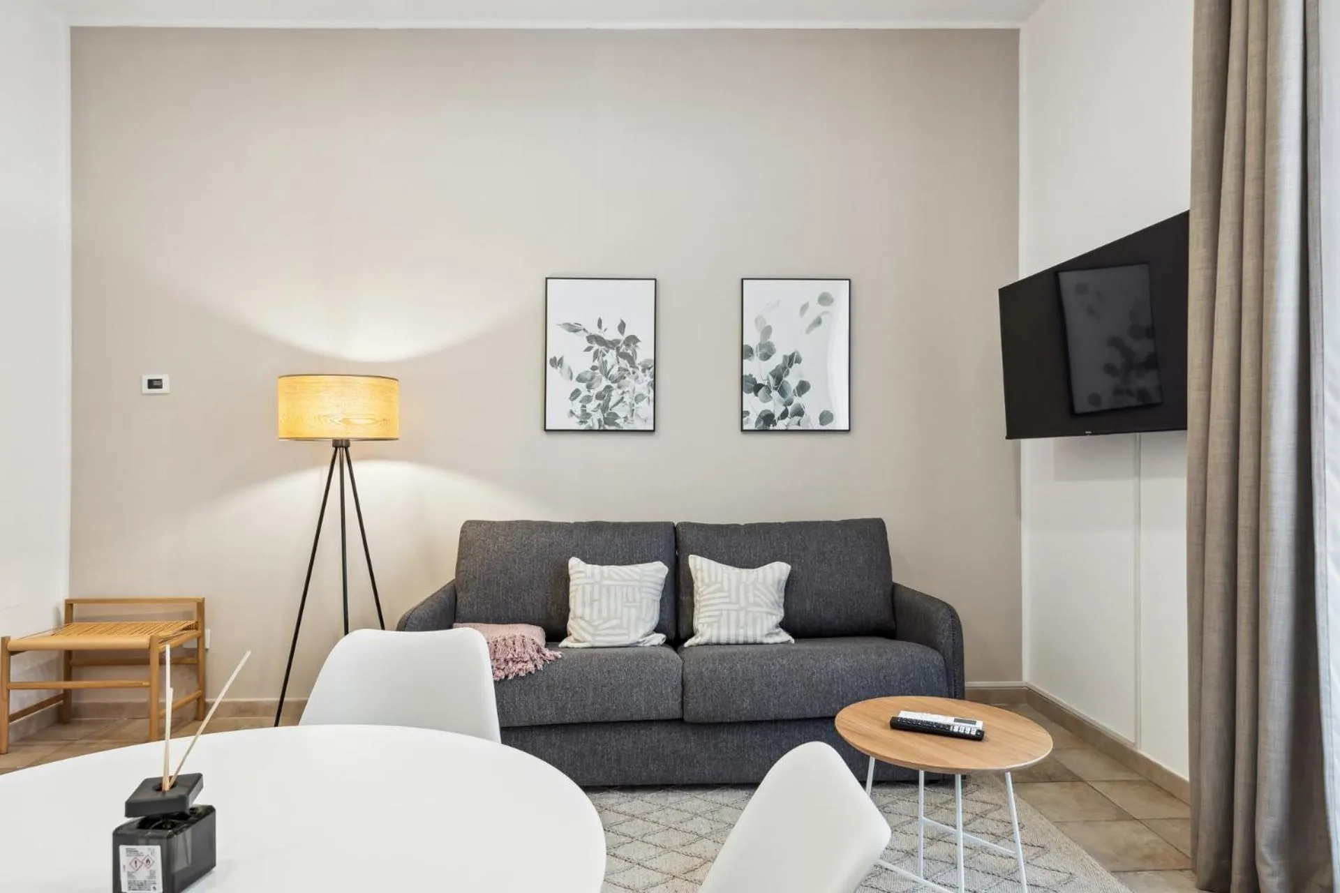 TV and multimedia in Limehome Rome via dei Reti