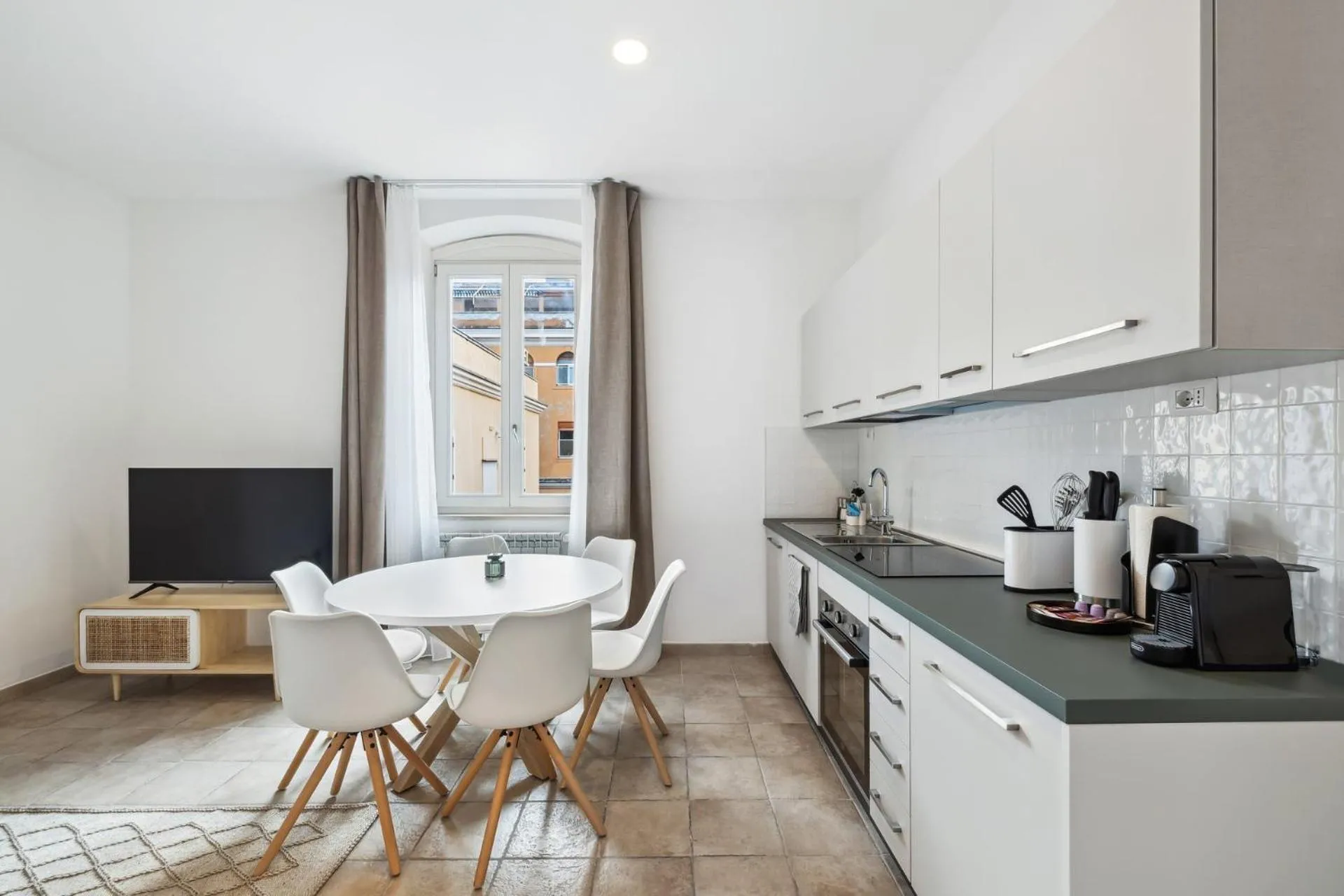 Coffee/tea facilities in Limehome Rome via dei Reti