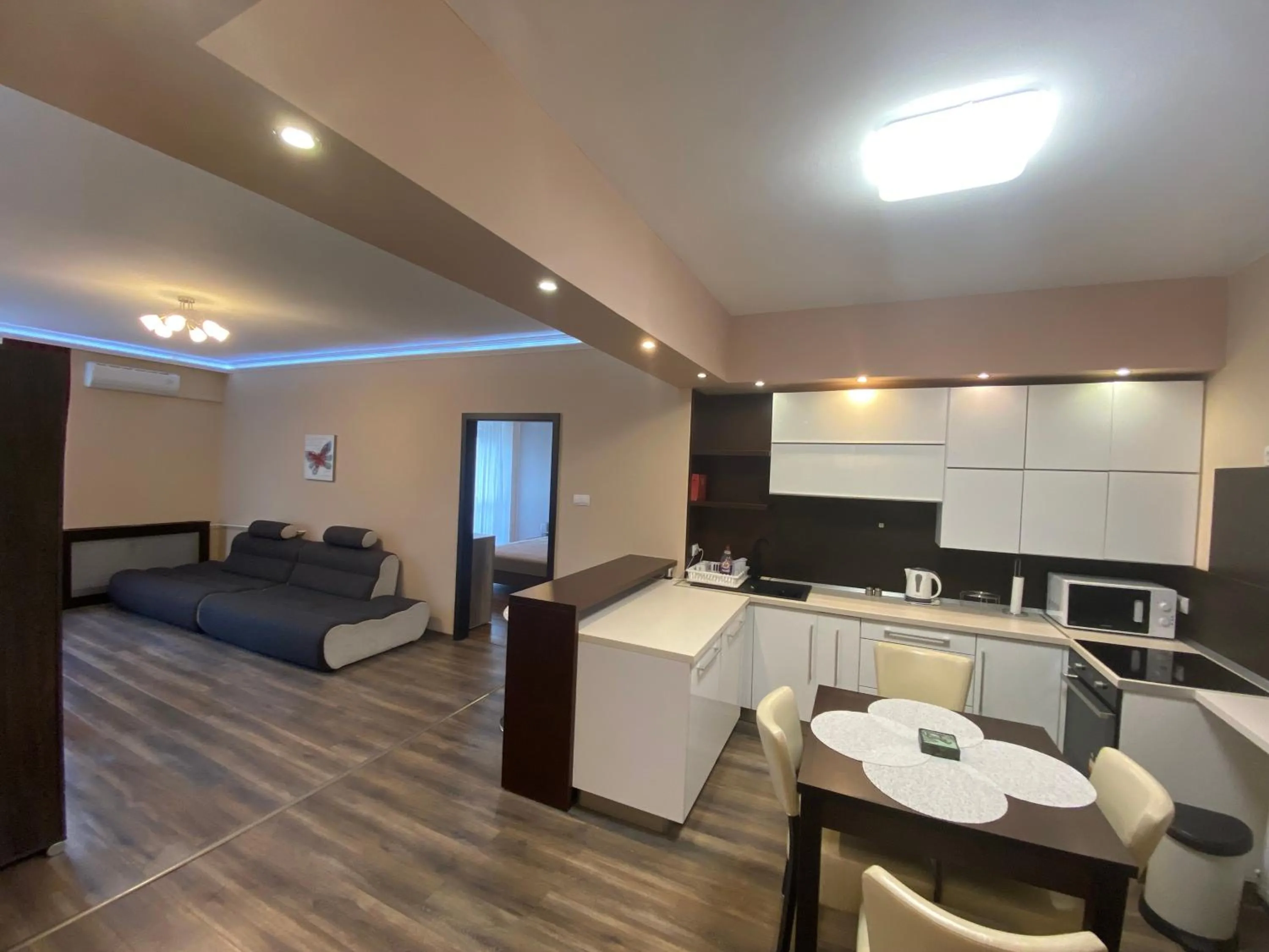Kitchen or kitchenette in Queen Elizabeth Apartment