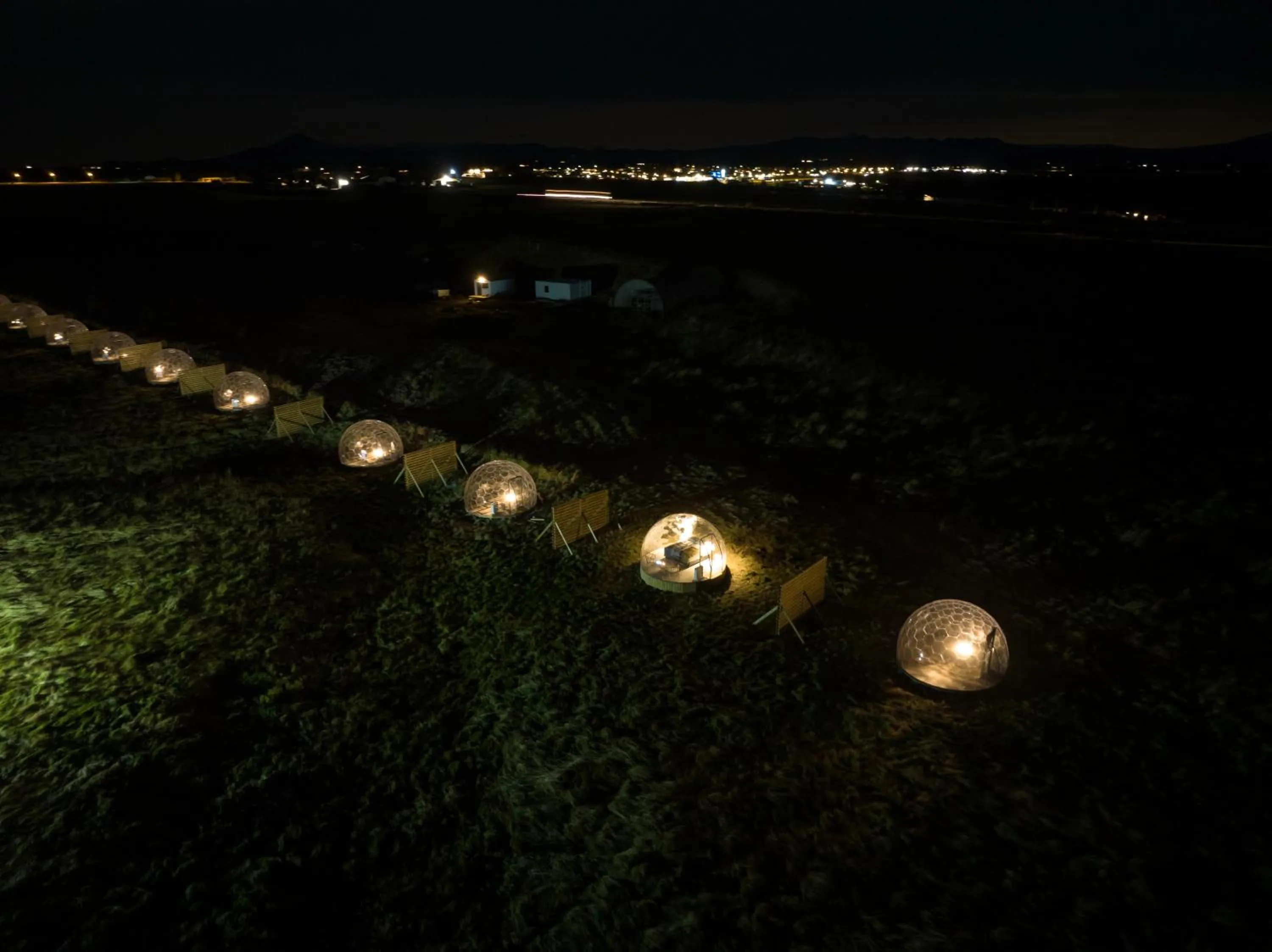 Night in Aurora Igloo South