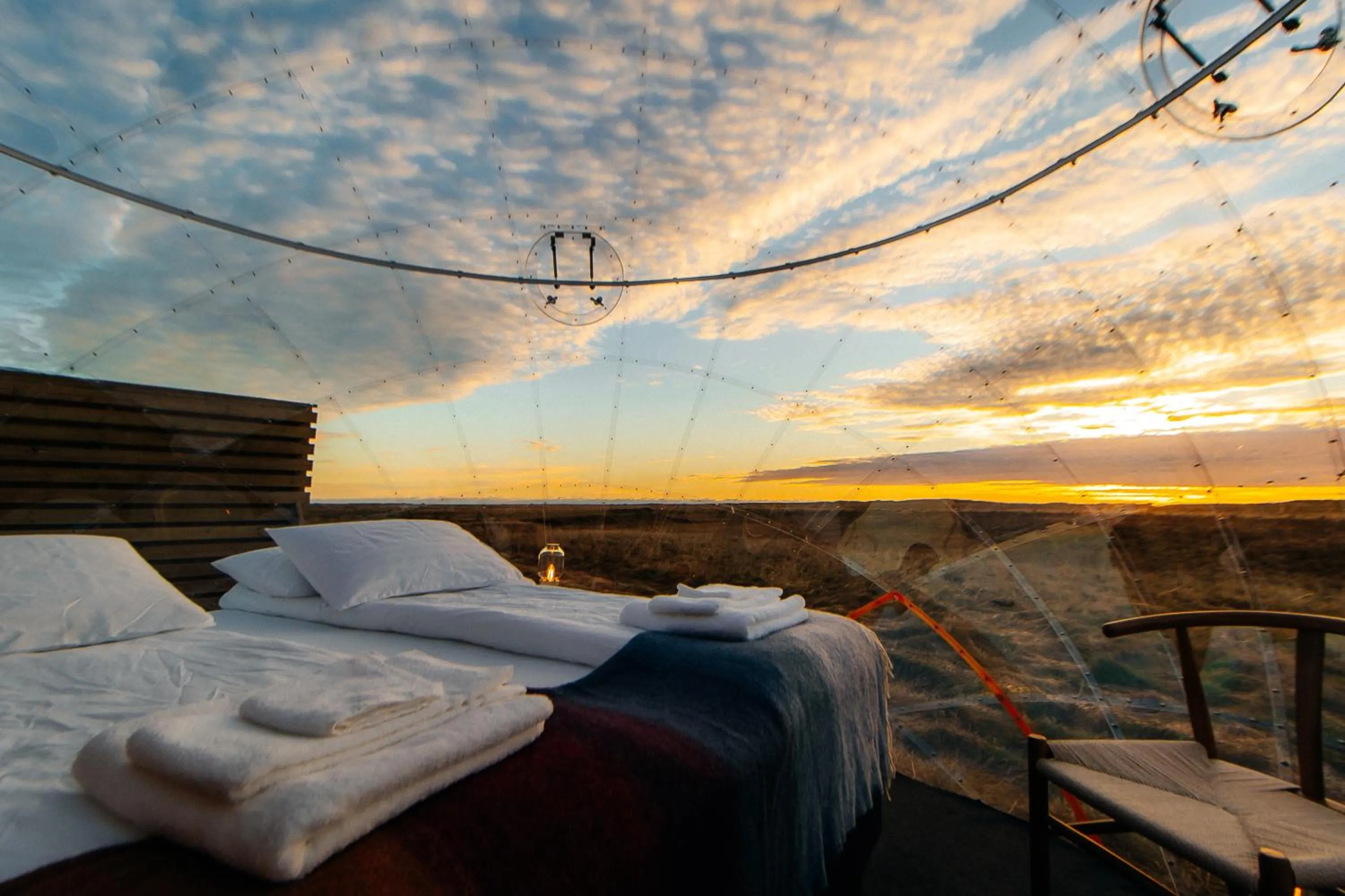 Photo of the whole room, Bed in Aurora Igloo South