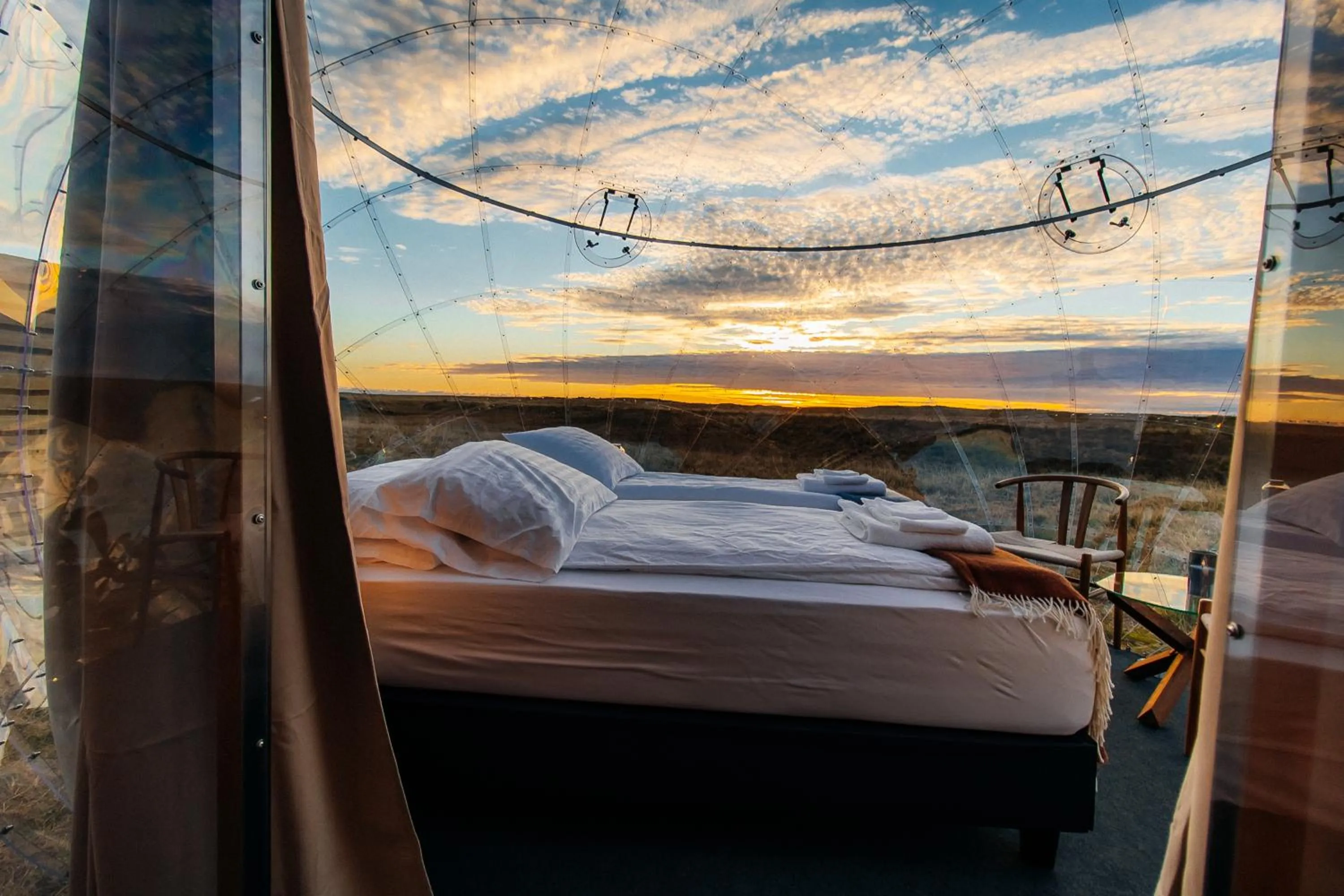 Bedroom, Bed in Aurora Igloo South
