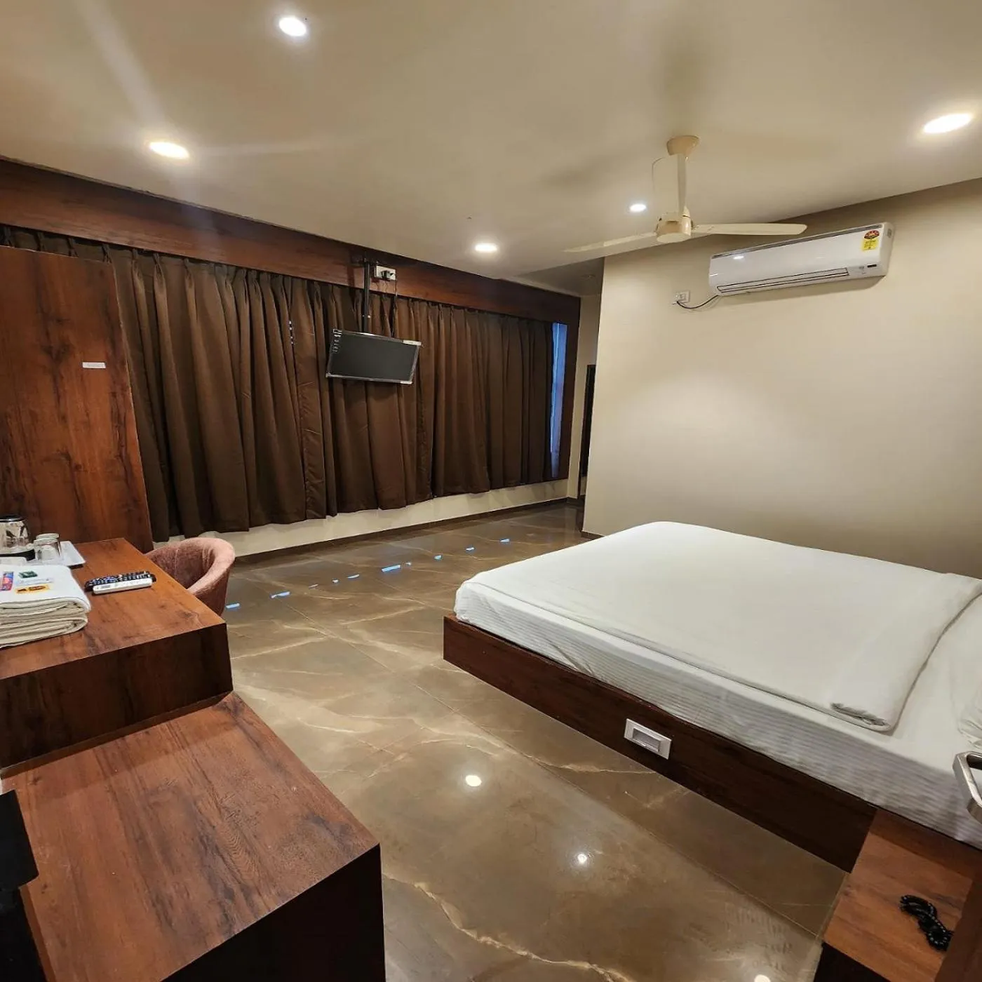 Bed in Hotel The Mint Nanded