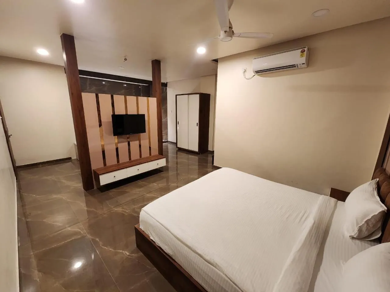 Bed in Hotel The Mint Nanded