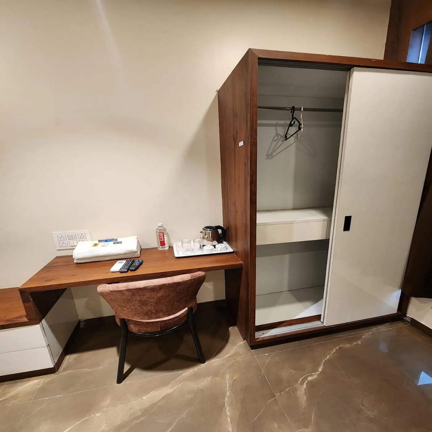 wardrobe in Hotel The Mint Nanded