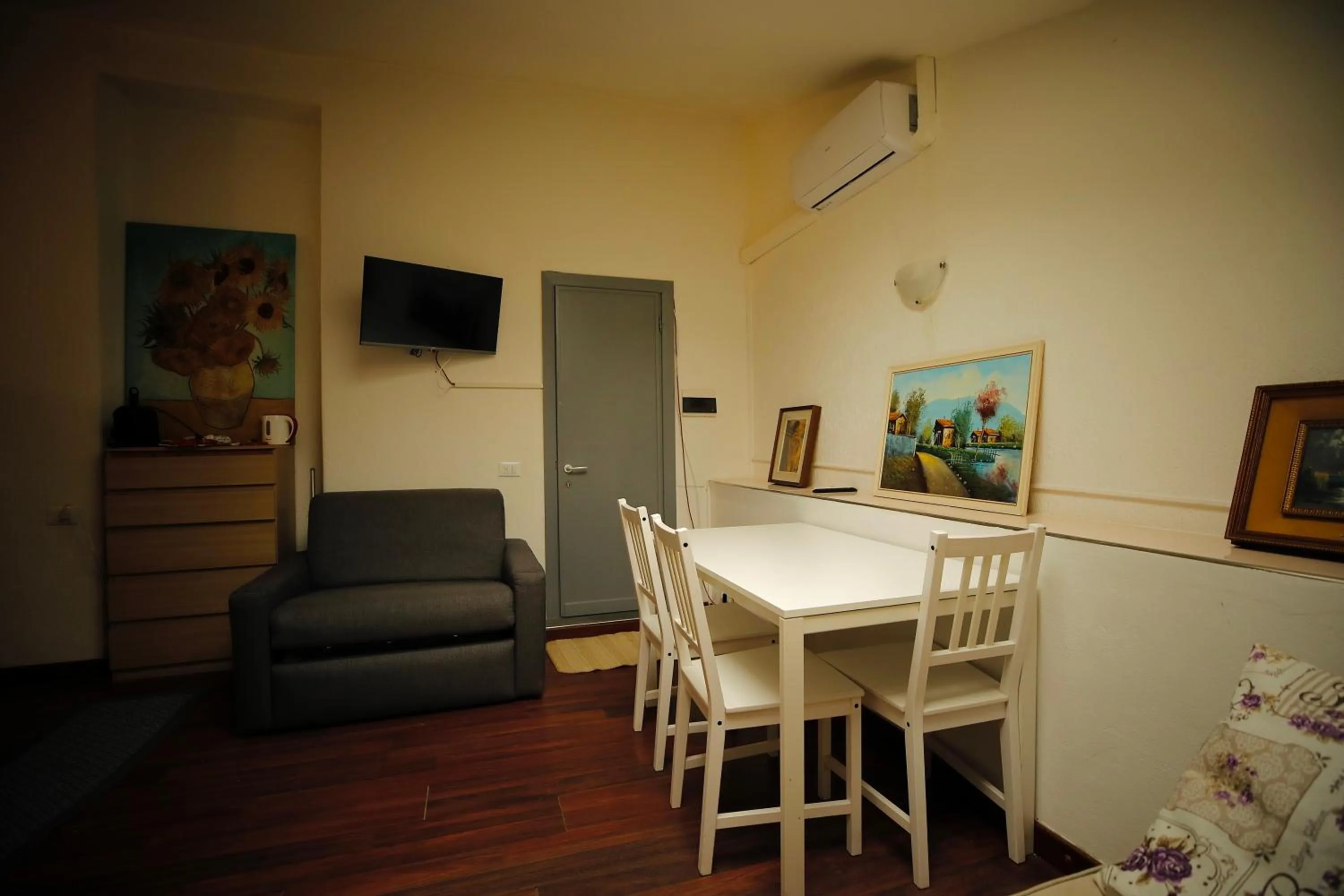 TV and multimedia in Hosting Dreams Attics - Duomo