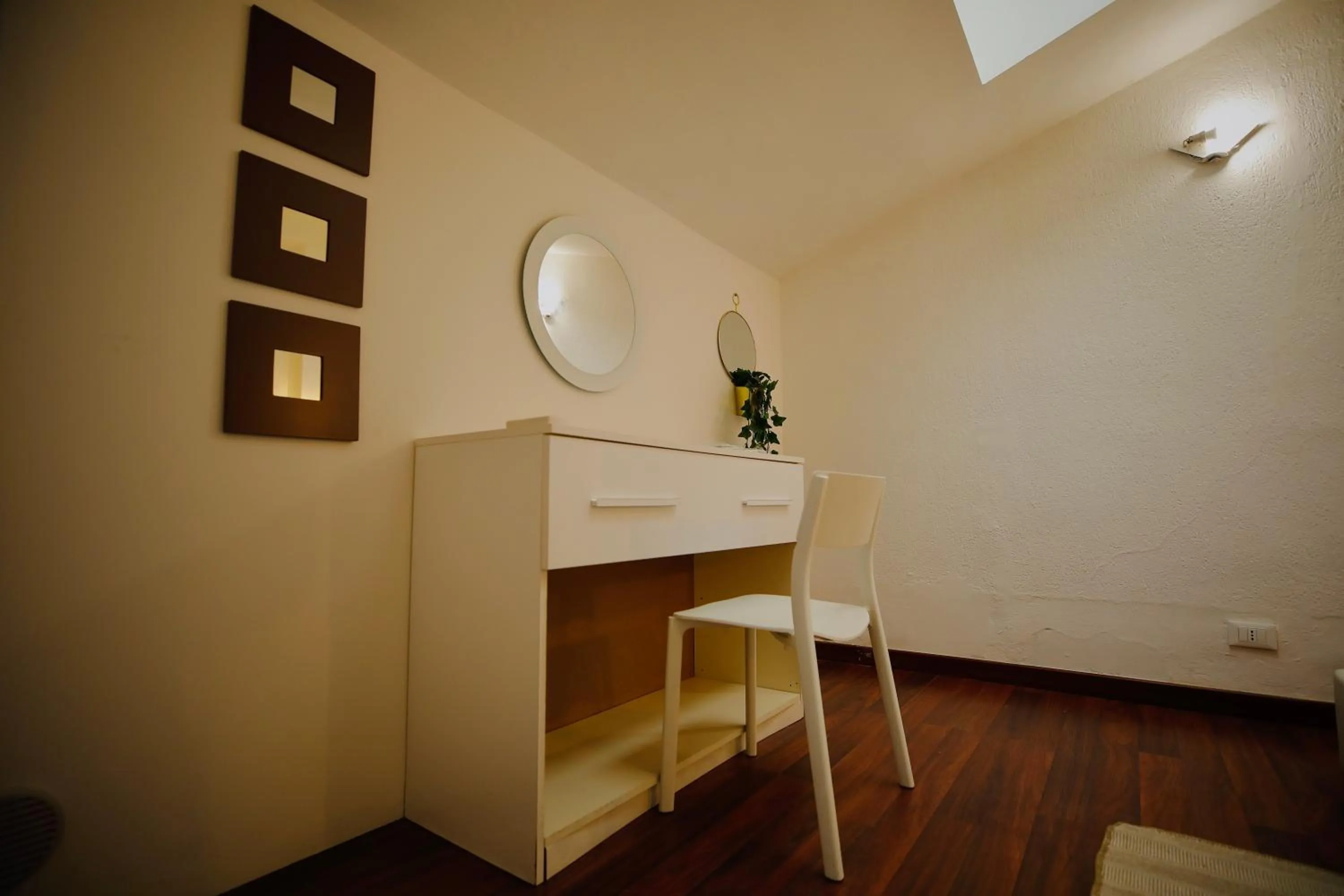 hair dresser in Hosting Dreams Attics - Duomo