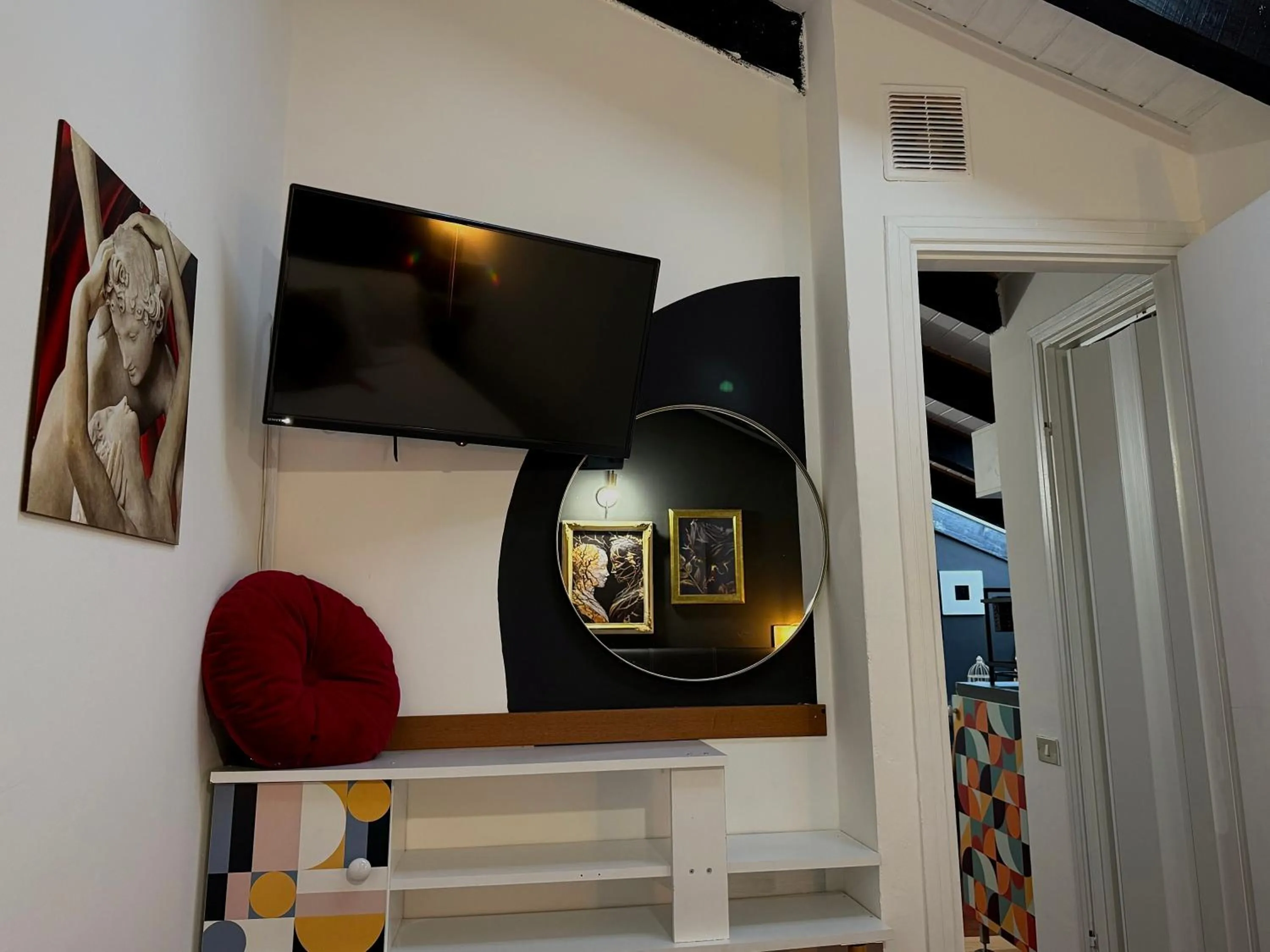 TV and multimedia in Hosting Dreams Attics - Duomo