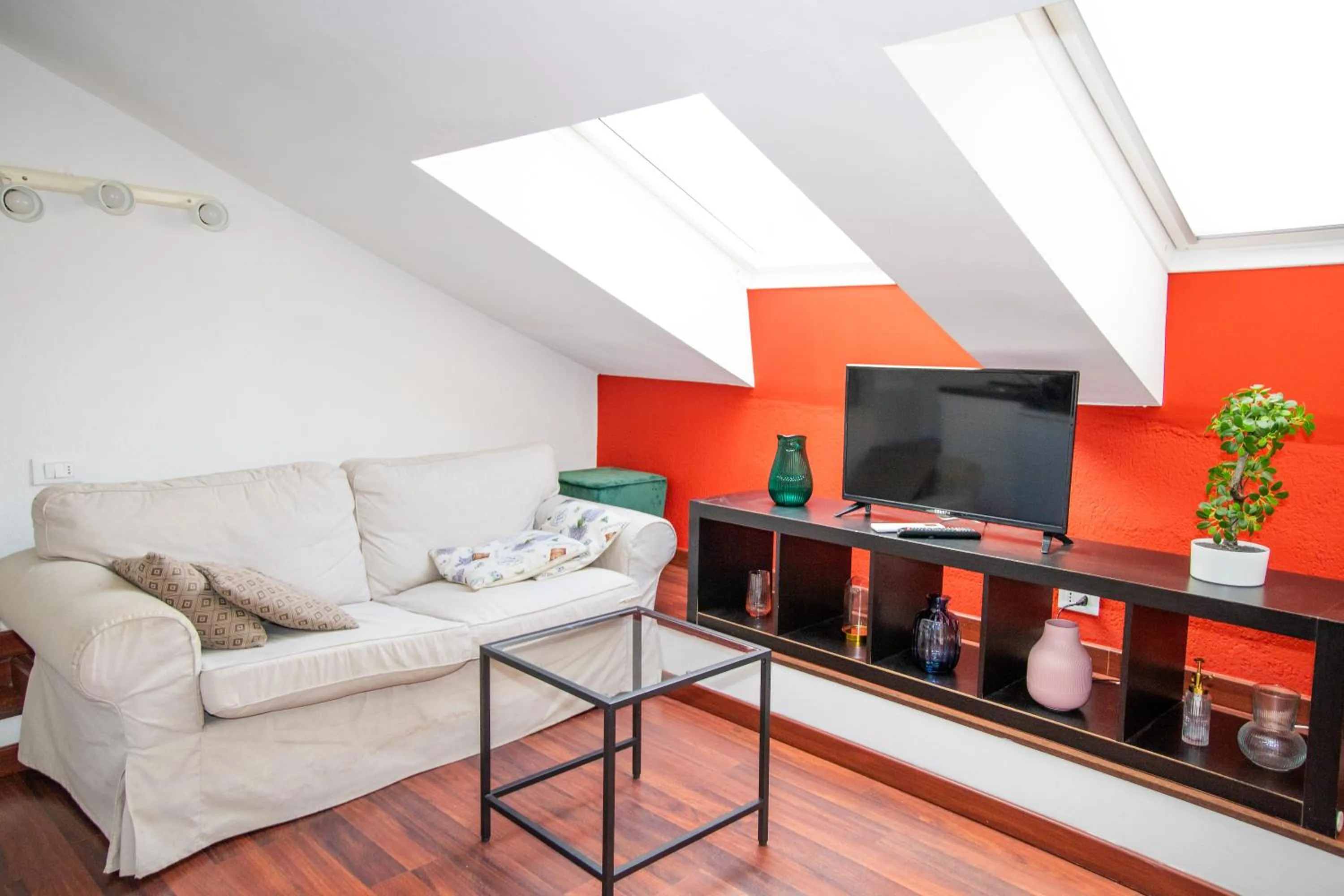 Communal lounge/ TV room in Hosting Dreams Attics - Duomo