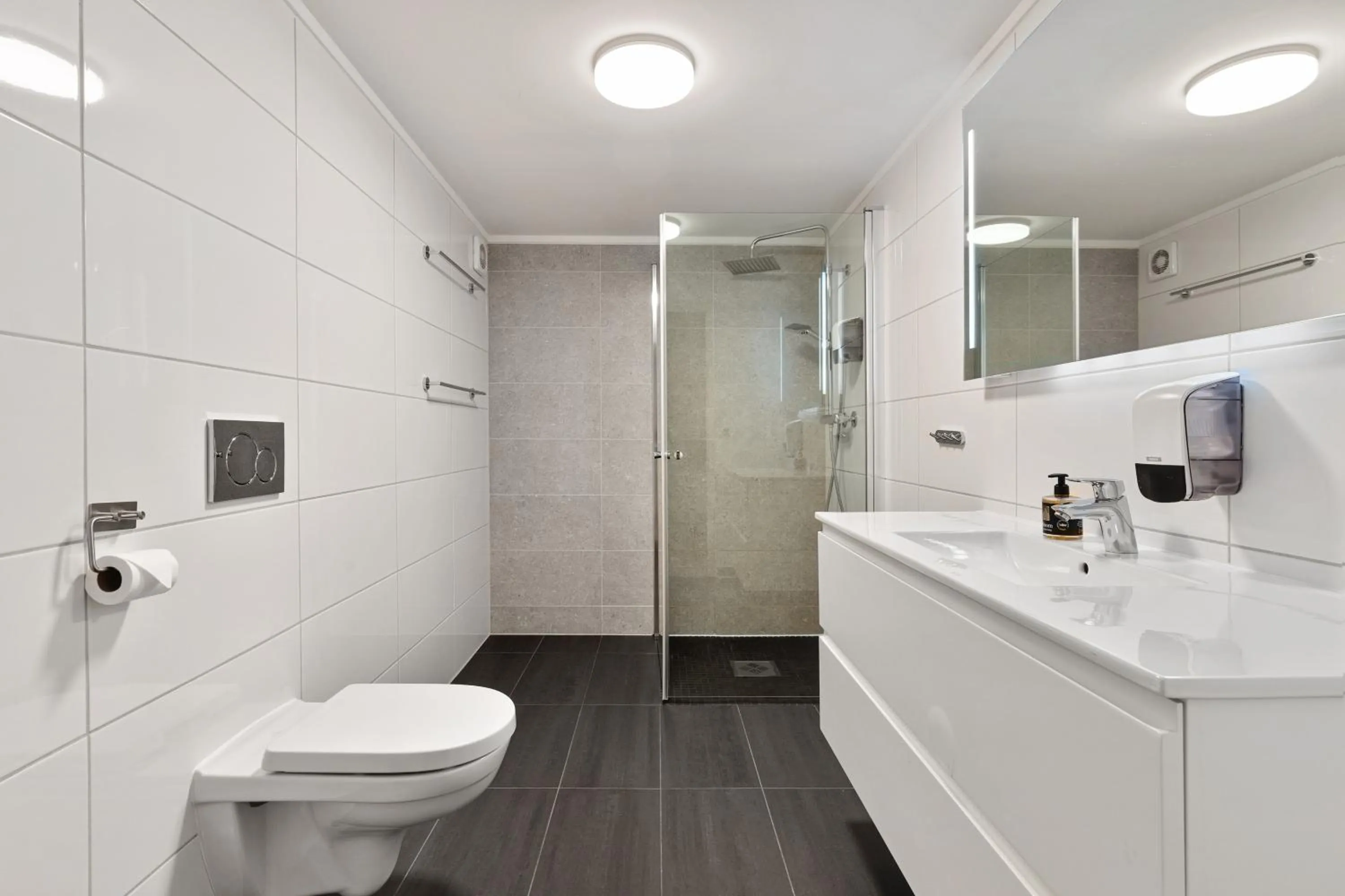 Shower in Enter Amalie Apartment Hotel