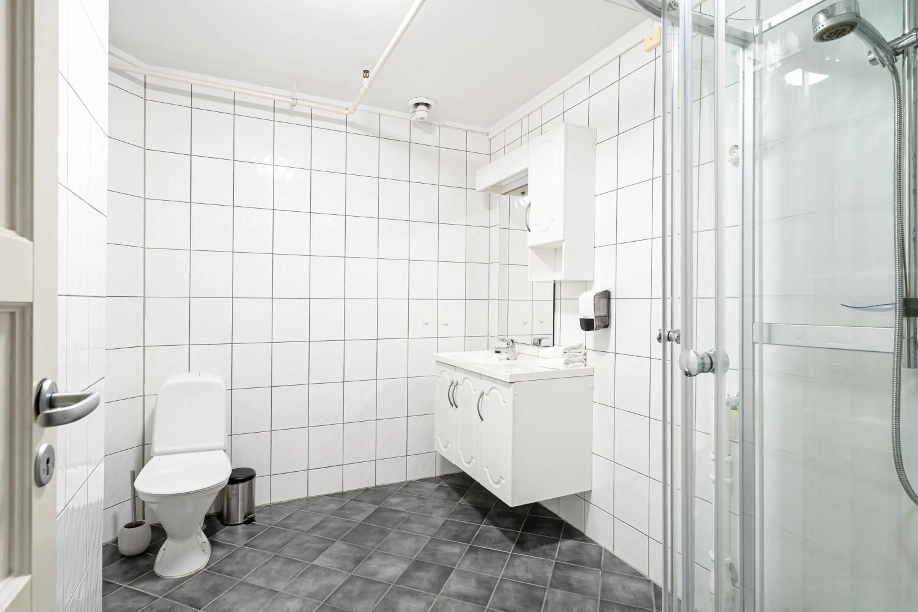 Bathroom in Enter Amalie Apartment Hotel