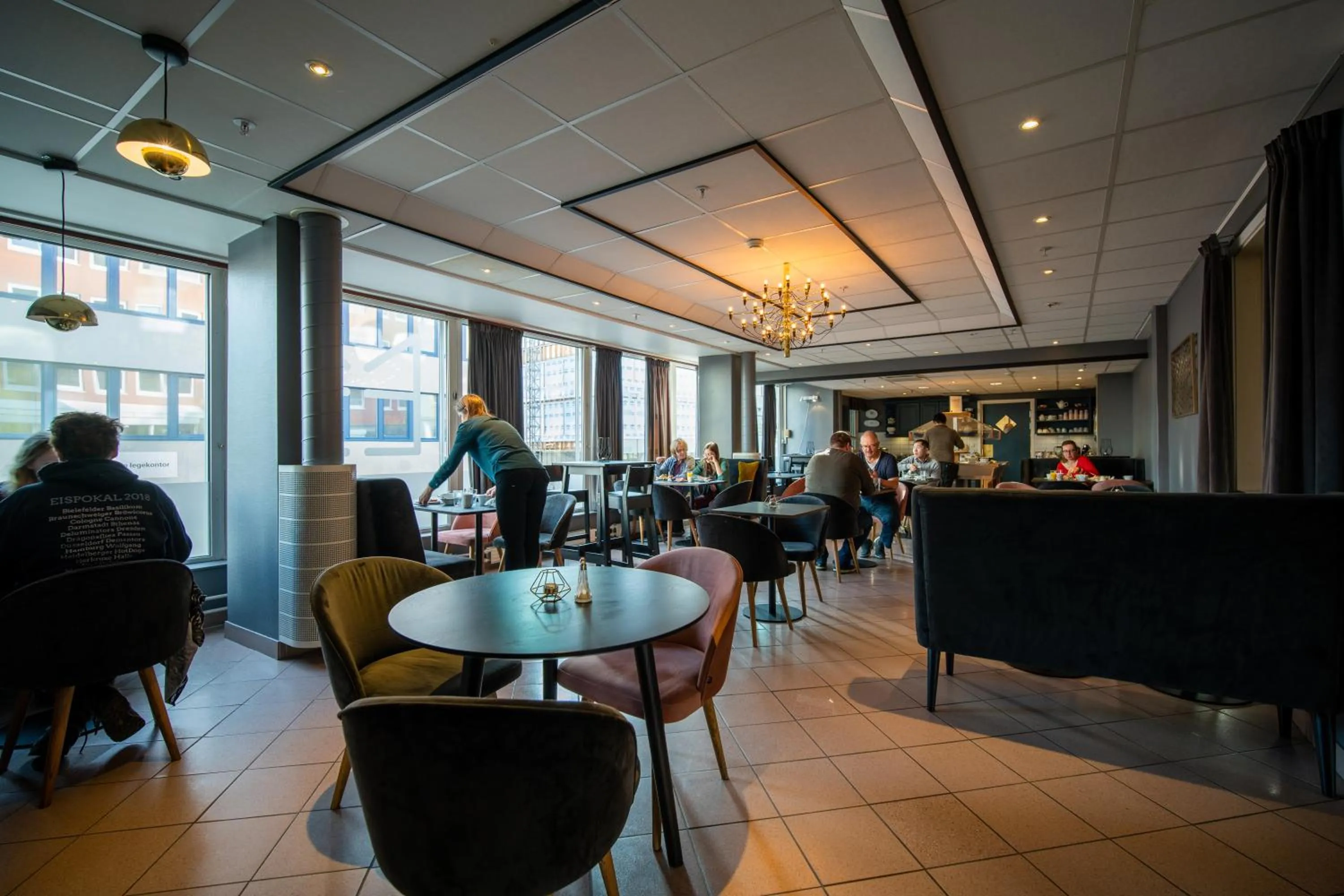 Restaurant/places to eat in Enter Amalie Apartment Hotel