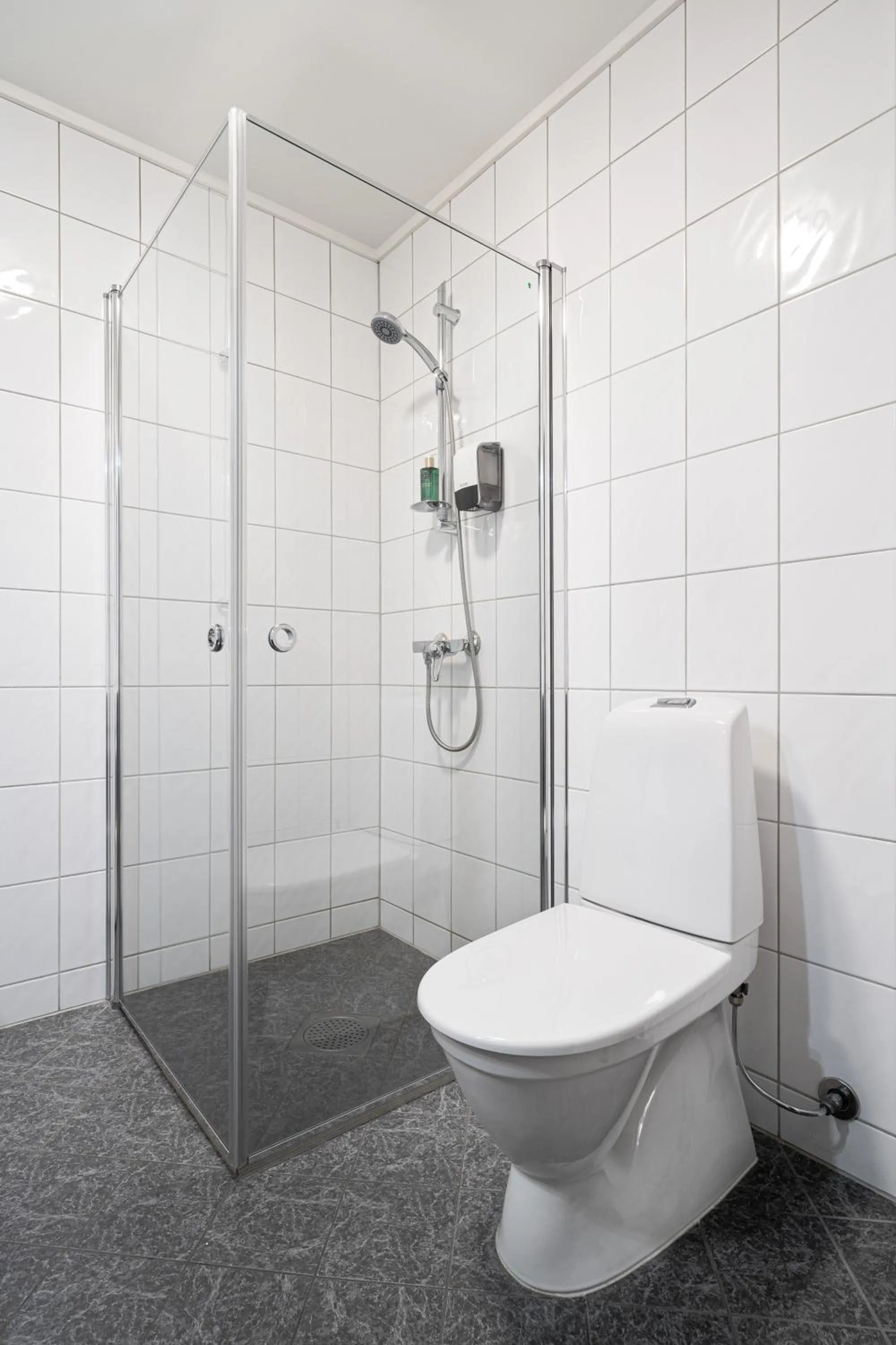 Toilet in Enter Amalie Apartment Hotel